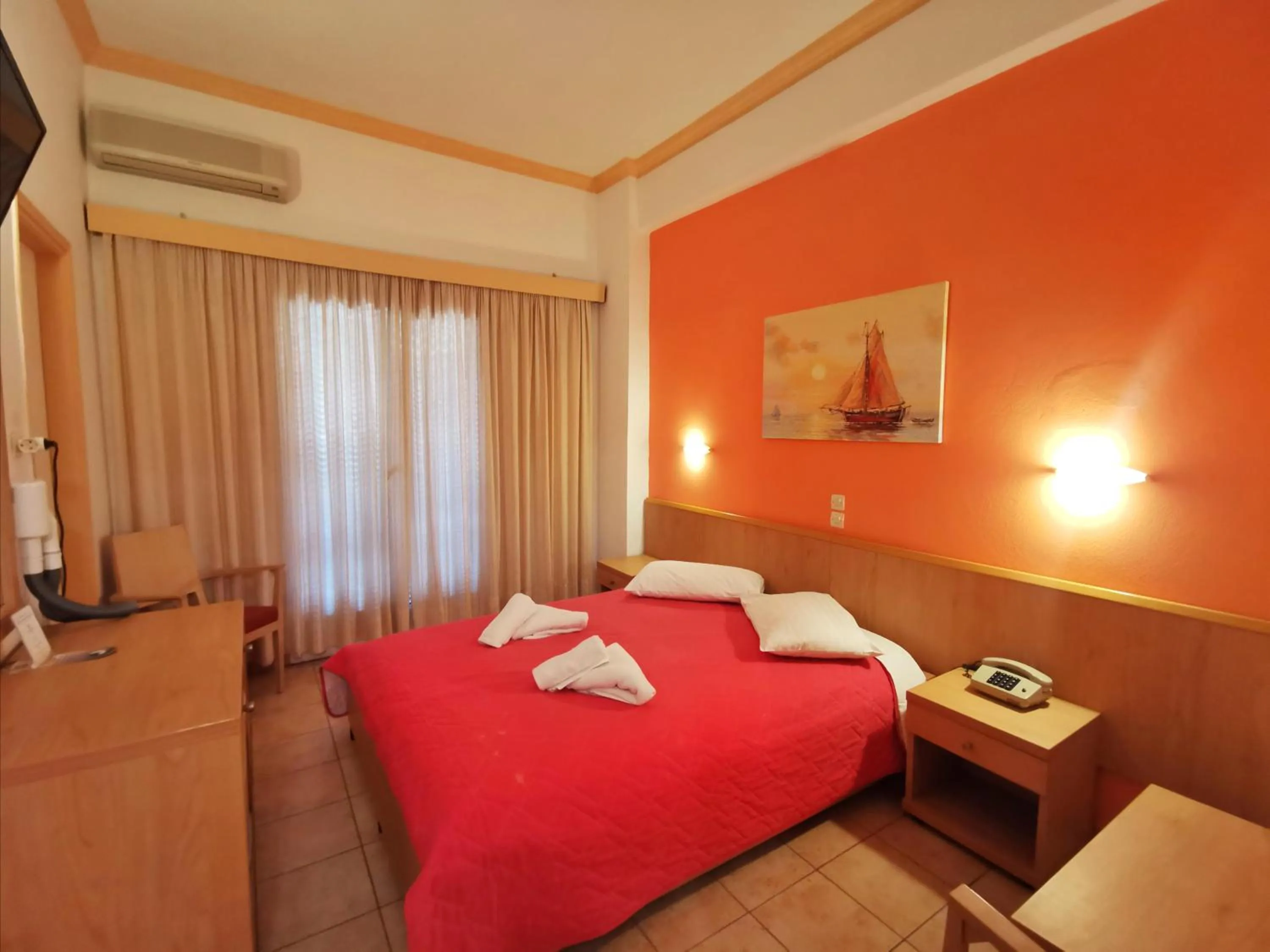 Photo of the whole room in Possidon