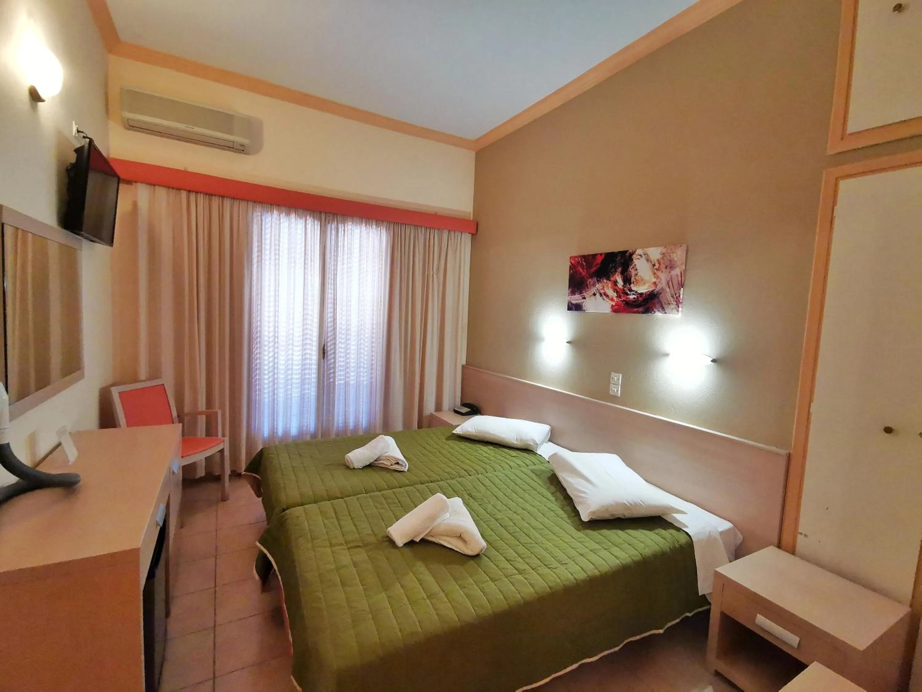 Photo of the whole room in Possidon