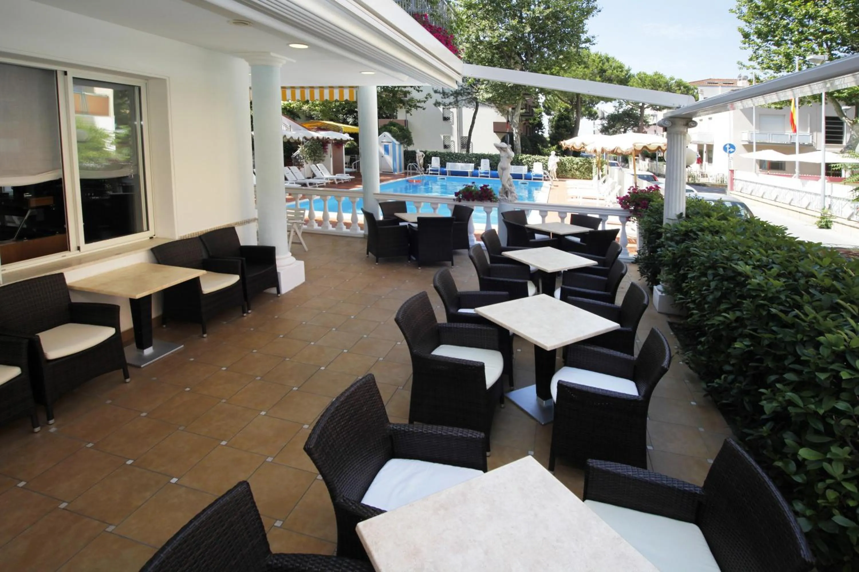 Restaurant/places to eat in Hotel Villa dei Fiori - sul mare con piscina