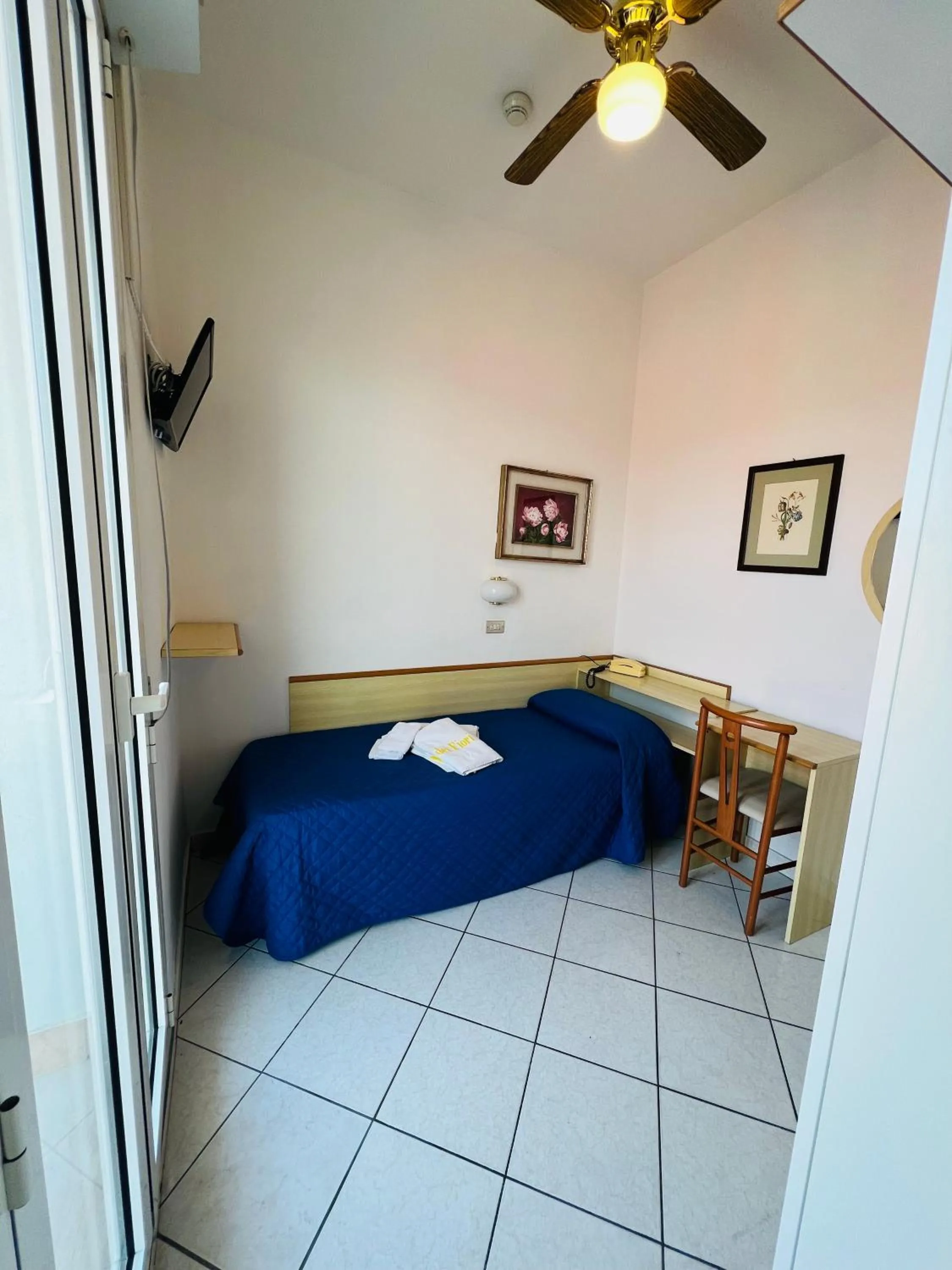 Bed in Hotel Villa dei Fiori - sul mare con piscina