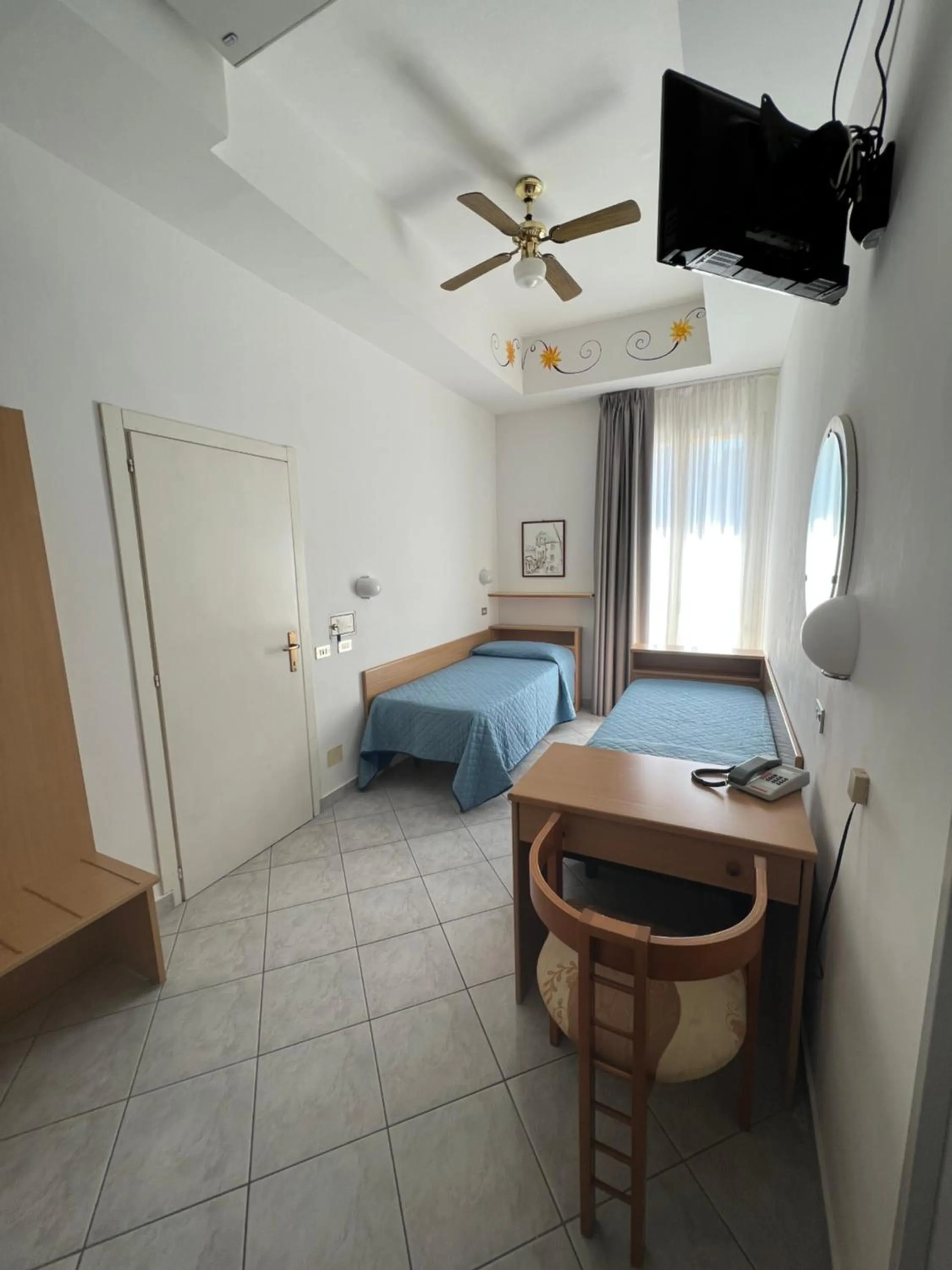 Bed in Hotel Villa dei Fiori - sul mare con piscina