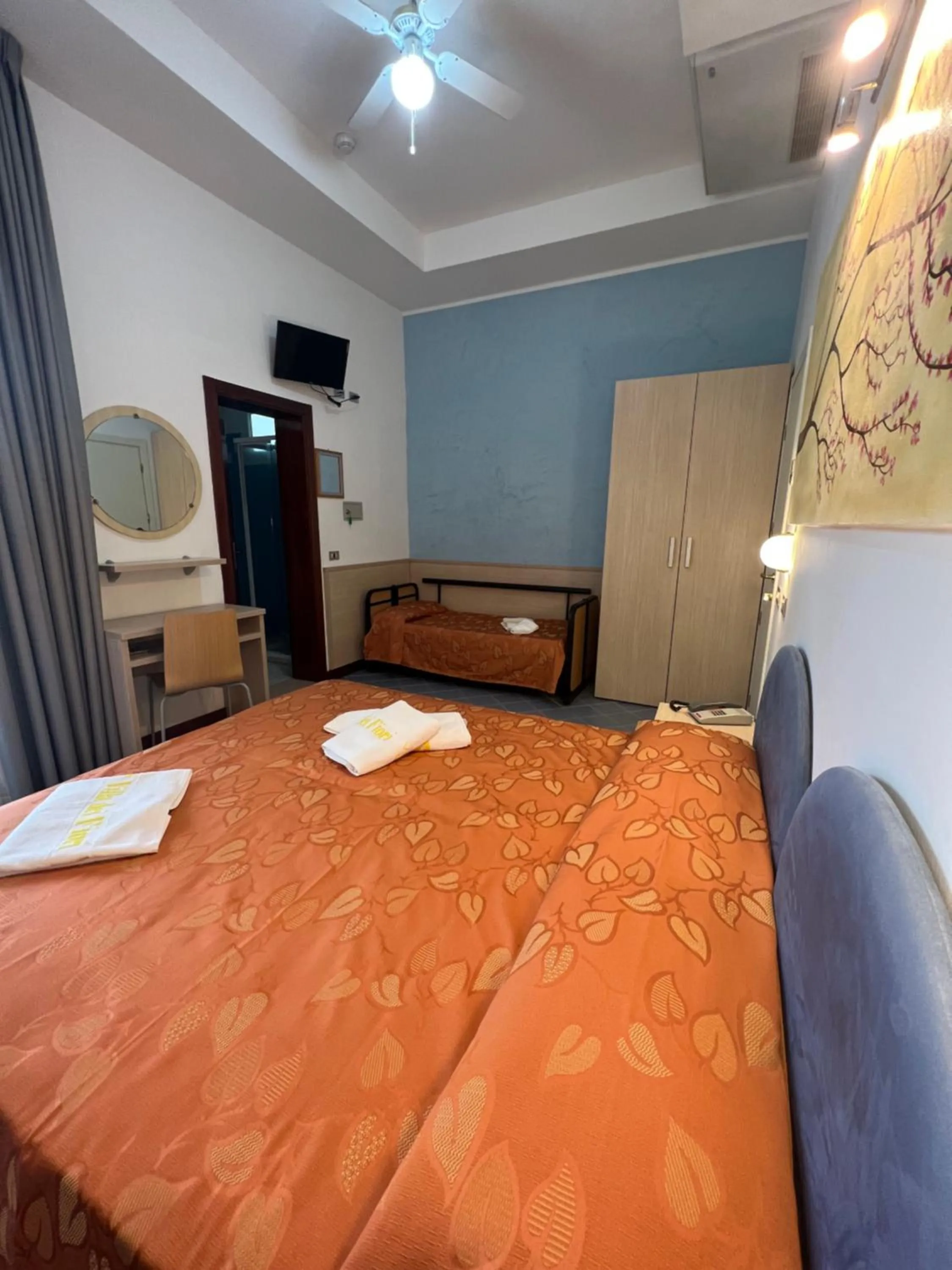 Photo of the whole room, Bed in Hotel Villa dei Fiori - sul mare con piscina