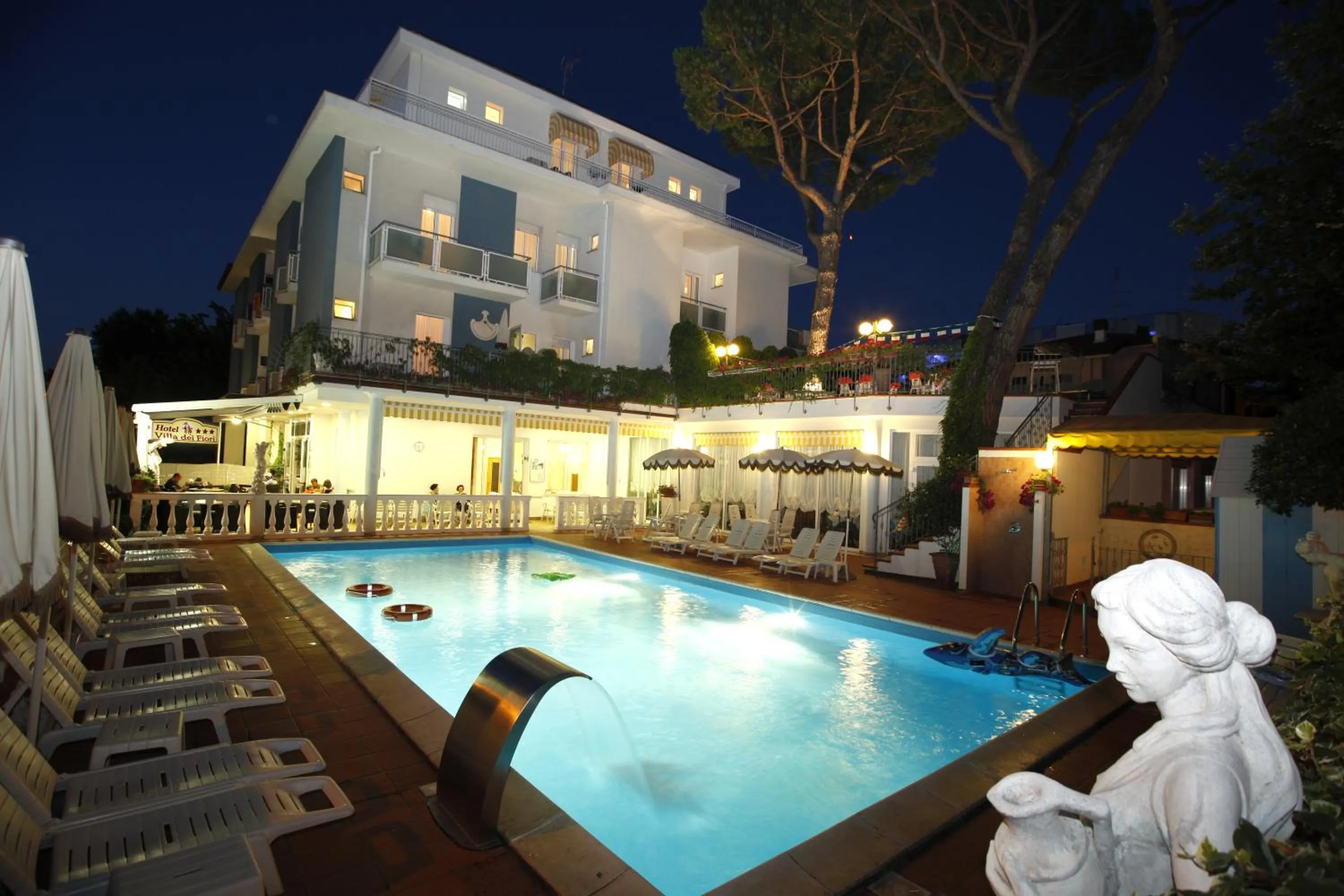 Night in Hotel Villa dei Fiori - sul mare con piscina