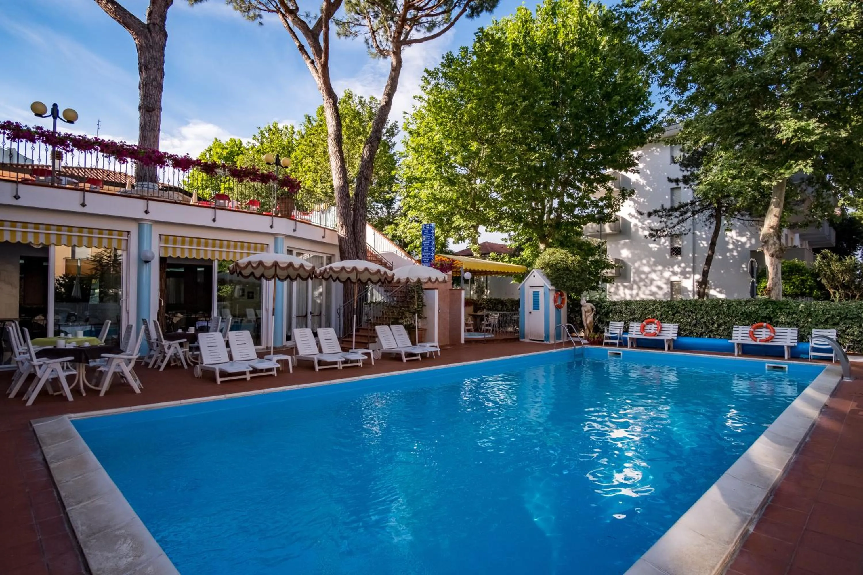 Swimming pool in Hotel Villa dei Fiori - sul mare con piscina