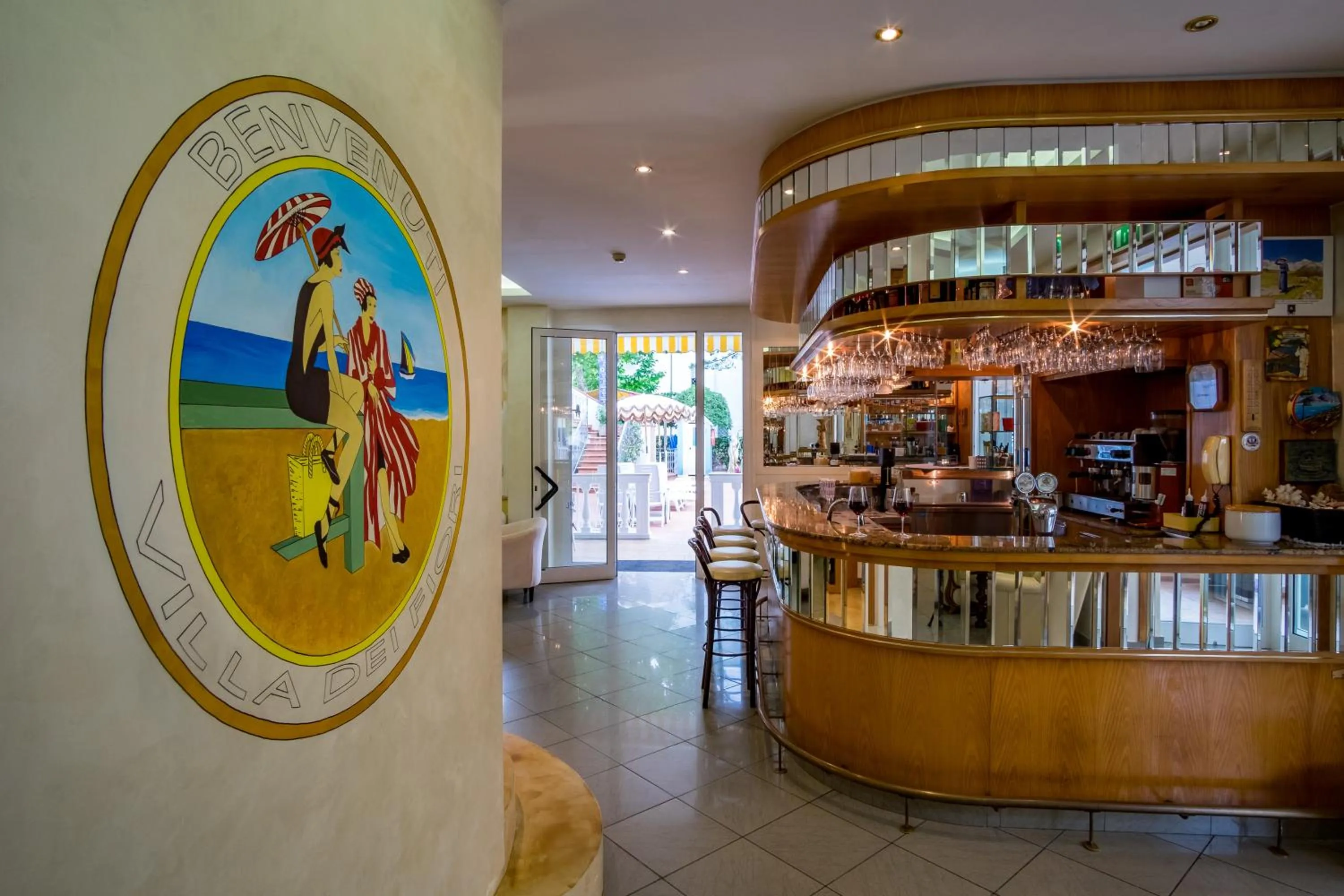 Lounge or bar in Hotel Villa dei Fiori - sul mare con piscina