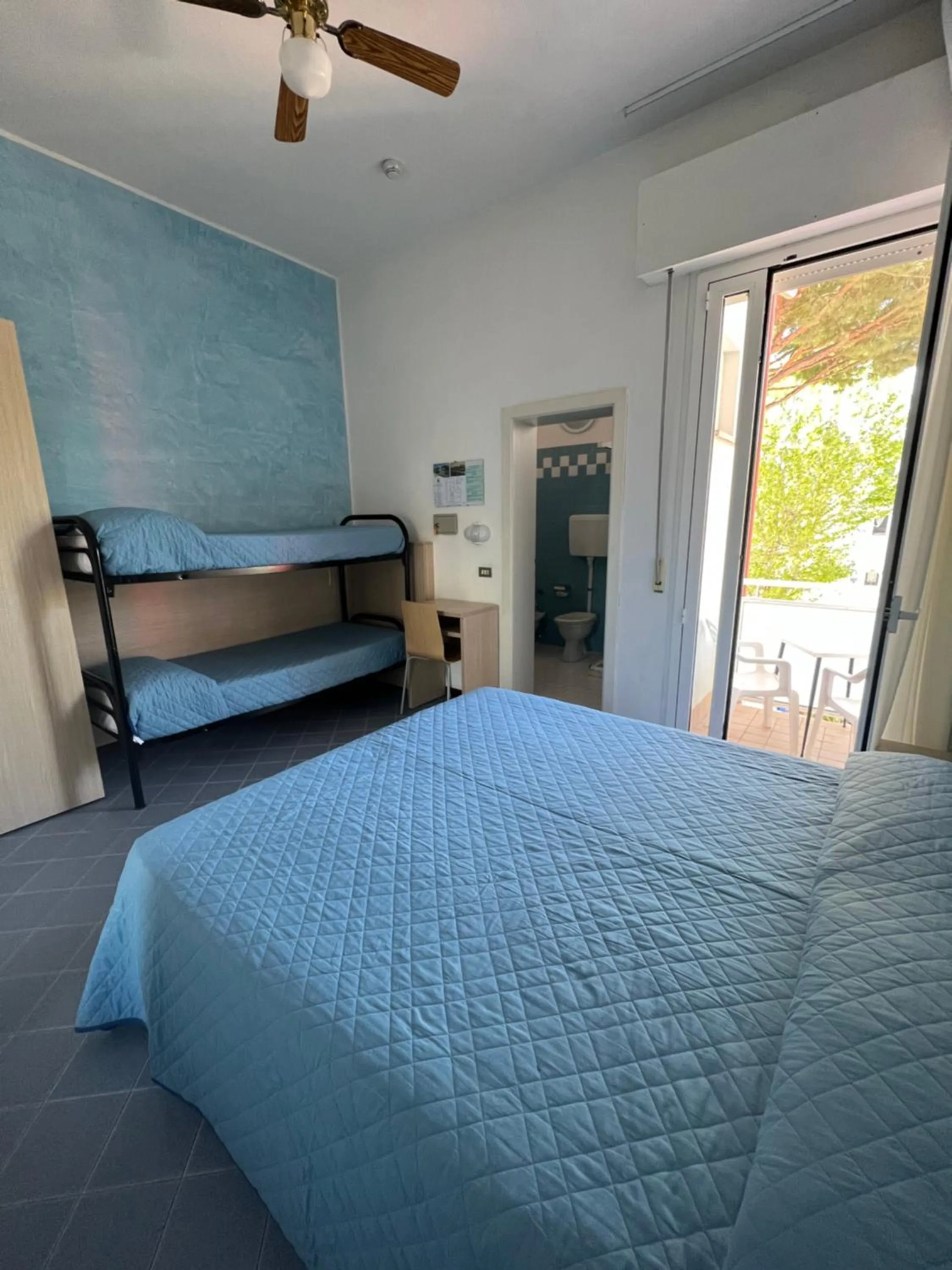 Bed in Hotel Villa dei Fiori - sul mare con piscina