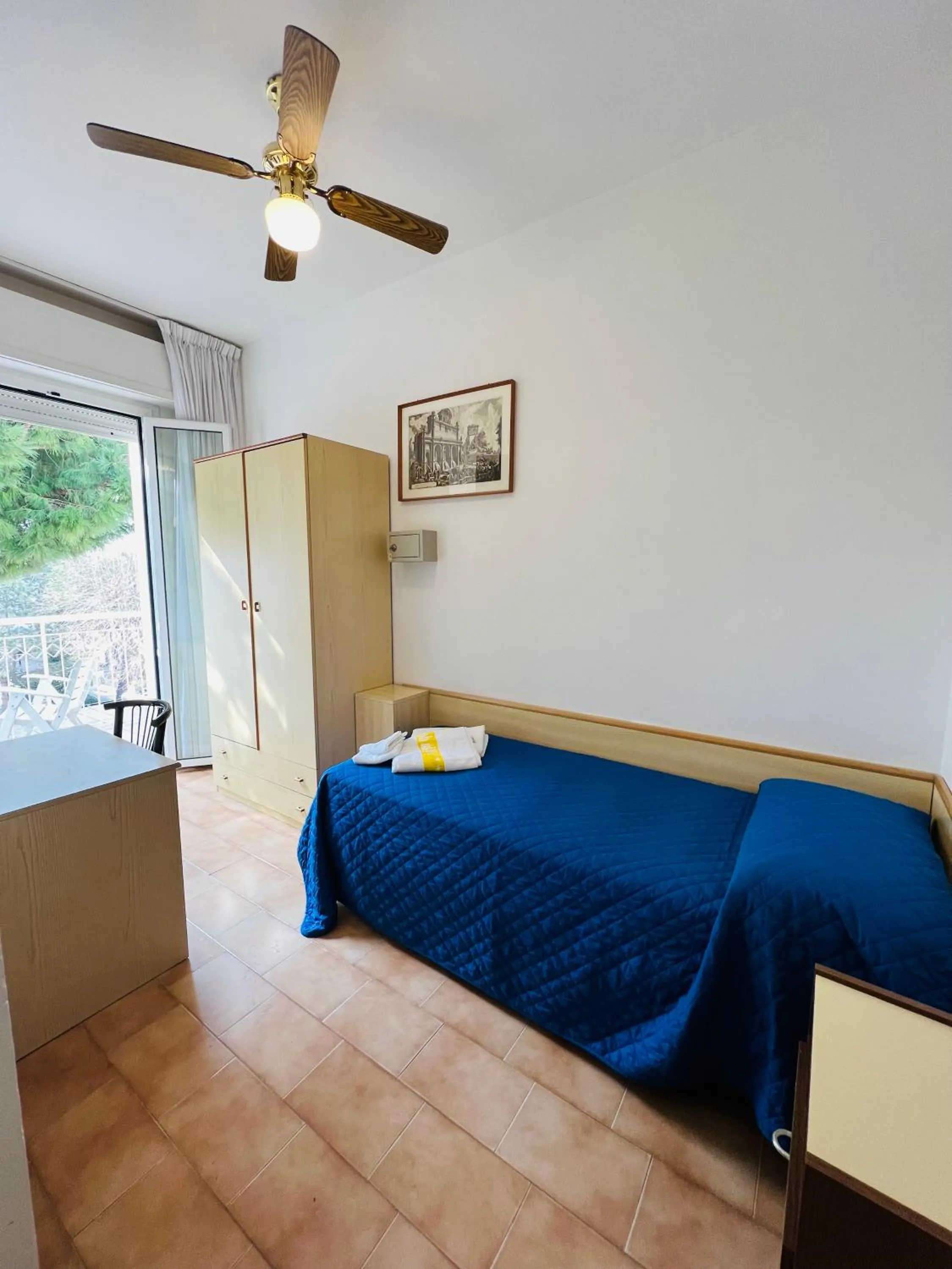 Bed in Hotel Villa dei Fiori - sul mare con piscina