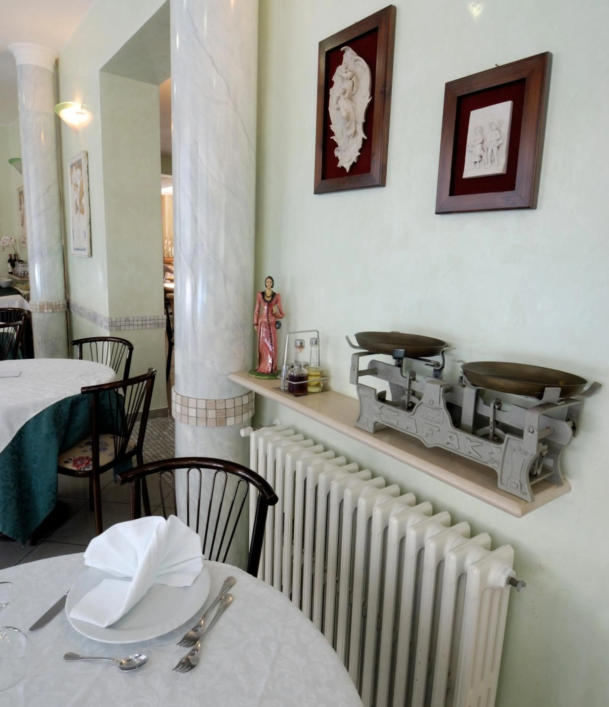 Decorative detail in Hotel Villa dei Fiori - sul mare con piscina