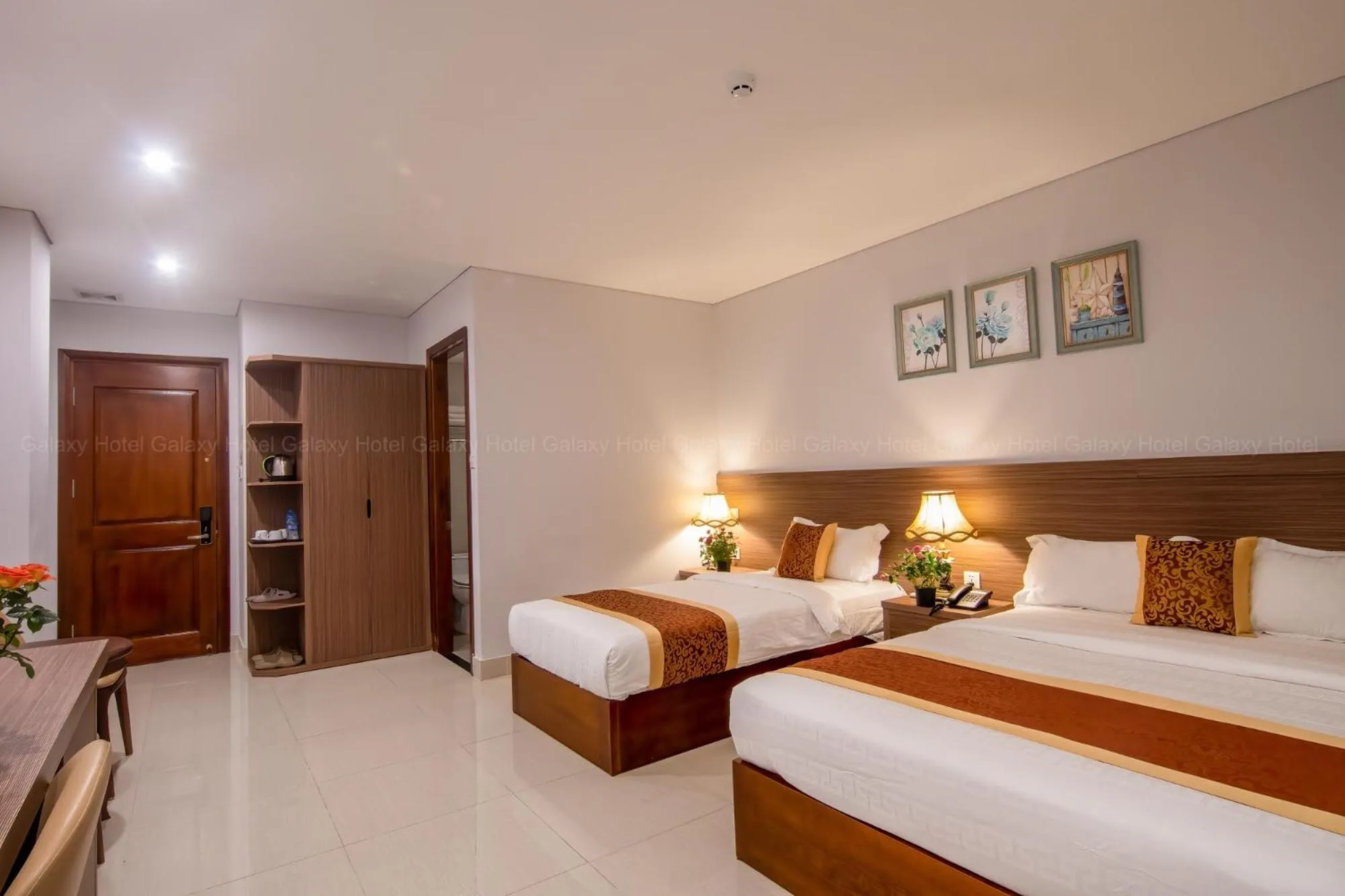 Photo of the whole room, Bed in Galaxy Airport Hotel