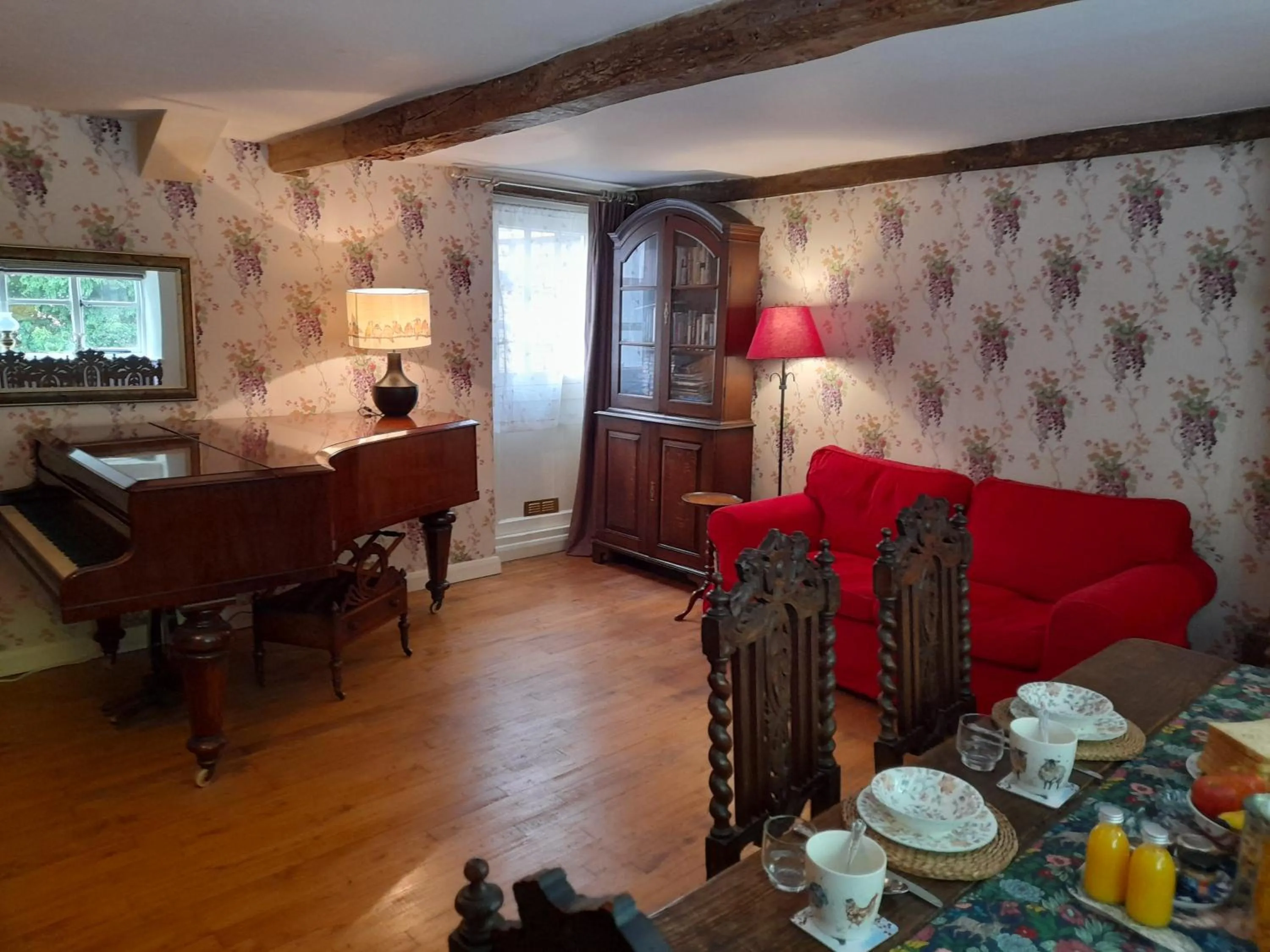 Breakfast in Cotswold Cottage B&B - 5 Minutes Walk to Village Pub