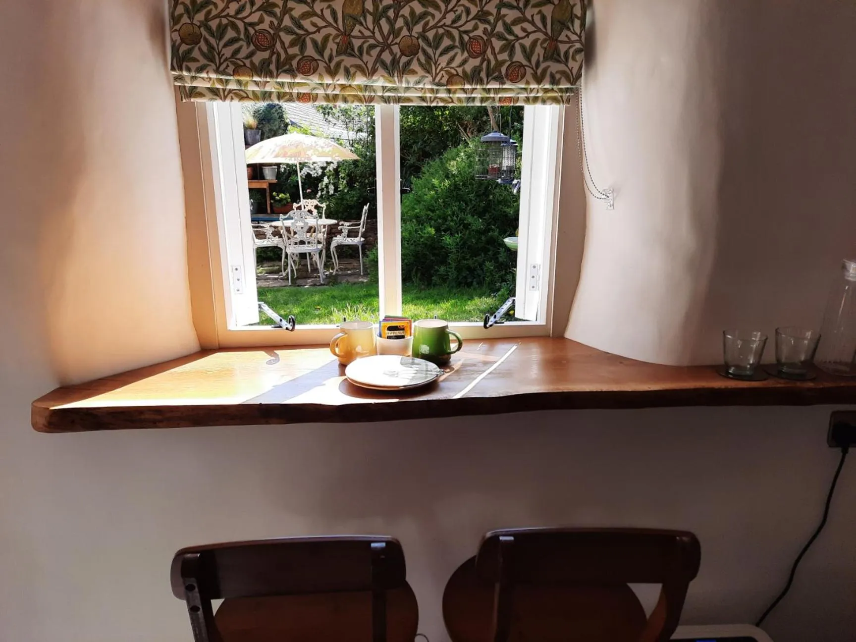 Garden view in Cotswold Cottage B&B - 5 Minutes Walk to Village Pub