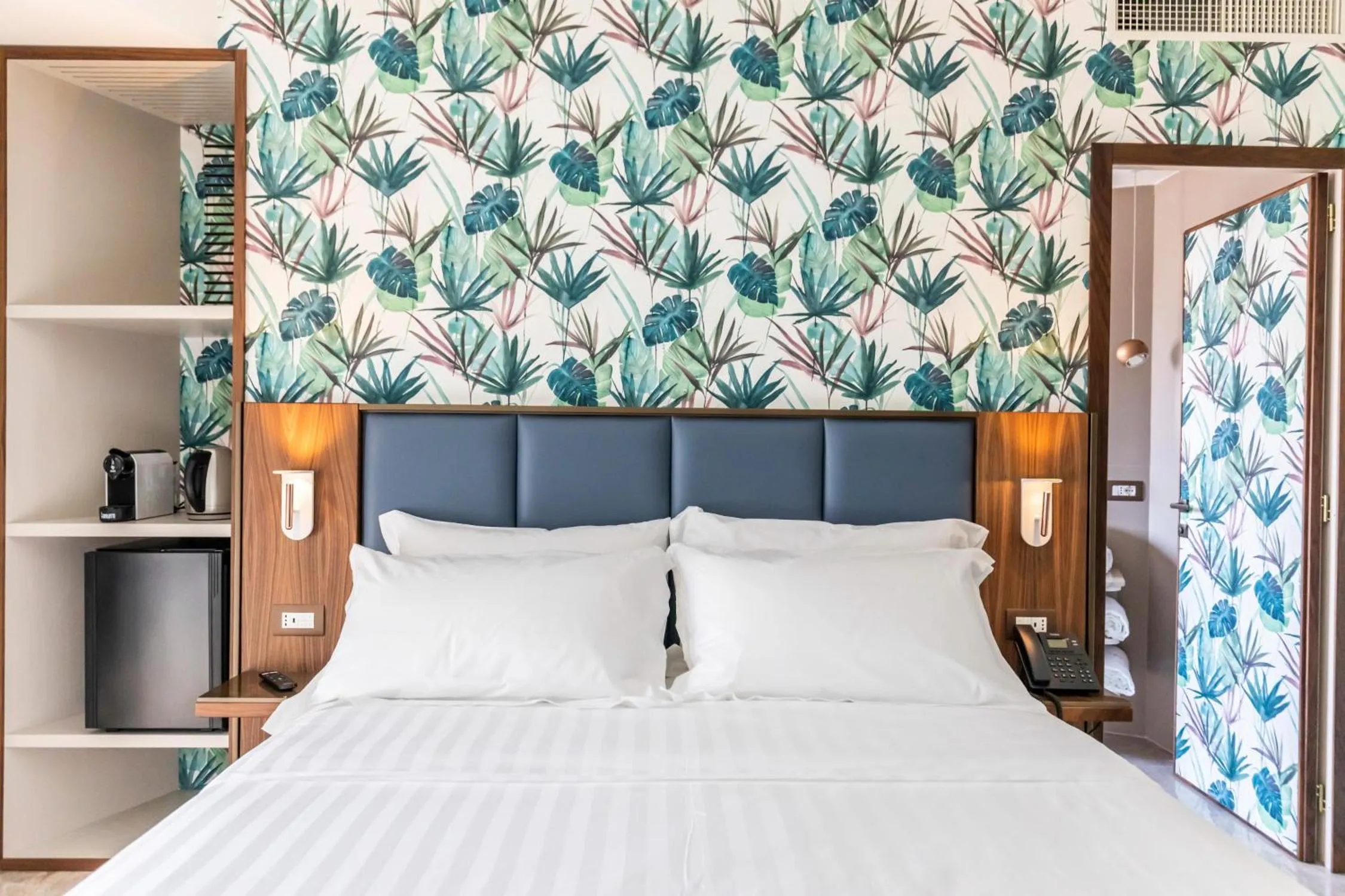 Bed in SOLMARIS TROPEA City Center - Rooms & Suites - Private Parking