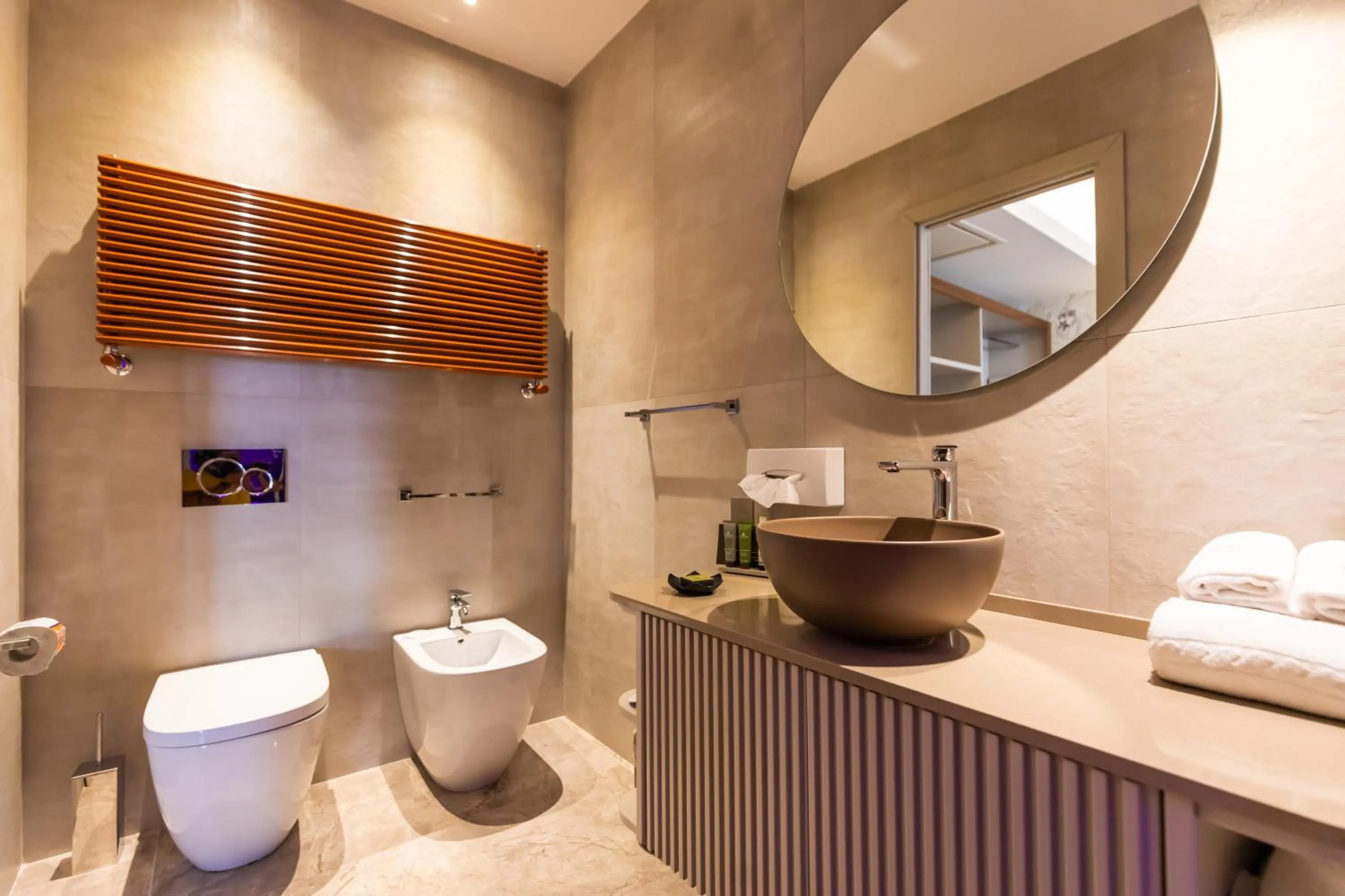 Toilet in SOLMARIS TROPEA City Center - Rooms & Suites - Private Parking