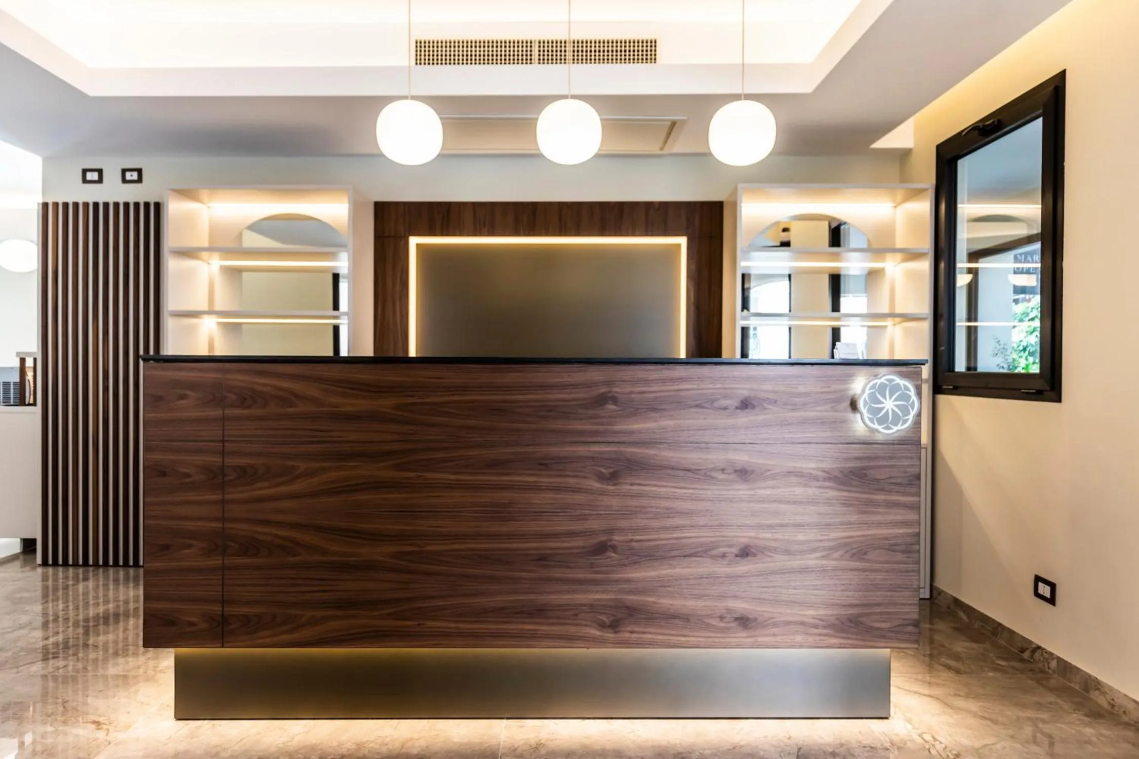 Lobby or reception in SOLMARIS TROPEA City Center - Rooms & Suites - Private Parking