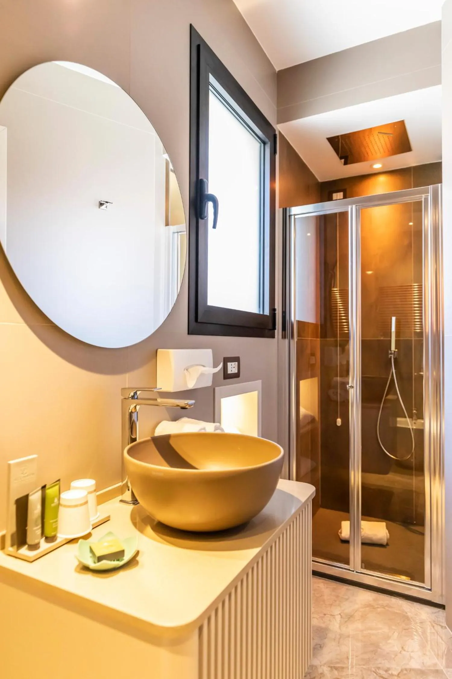 Shower in SOLMARIS TROPEA City Center - Rooms & Suites - Private Parking