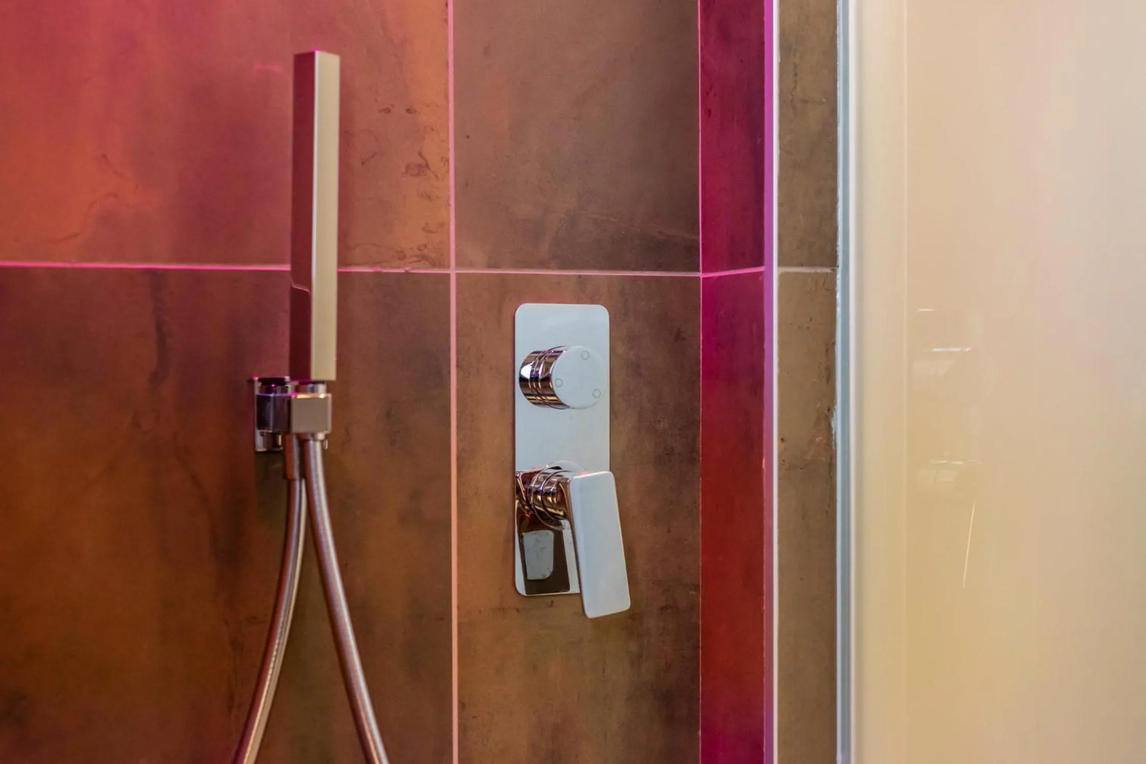 Shower in SOLMARIS TROPEA City Center - Rooms & Suites - Private Parking