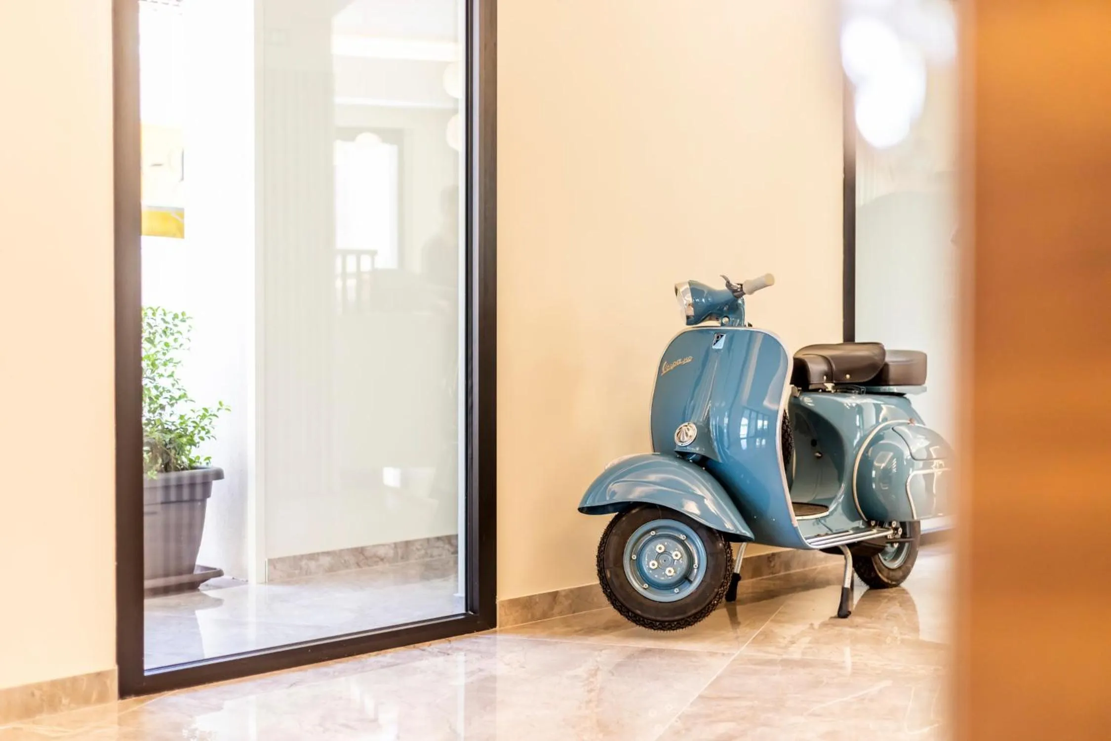 Lobby or reception in SOLMARIS TROPEA City Center - Rooms & Suites - Private Parking