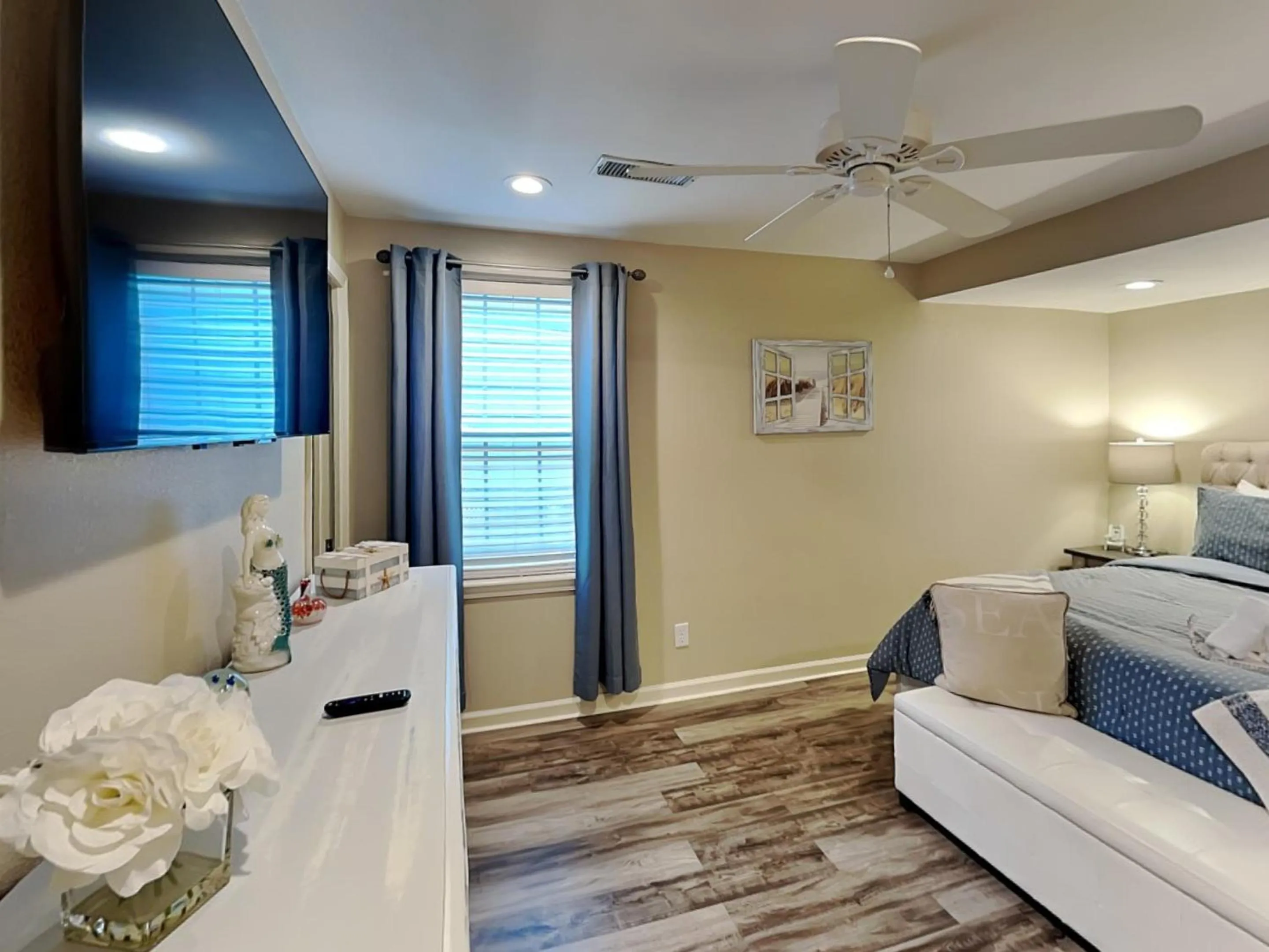 Property building, Bed in Always 5 Oclock