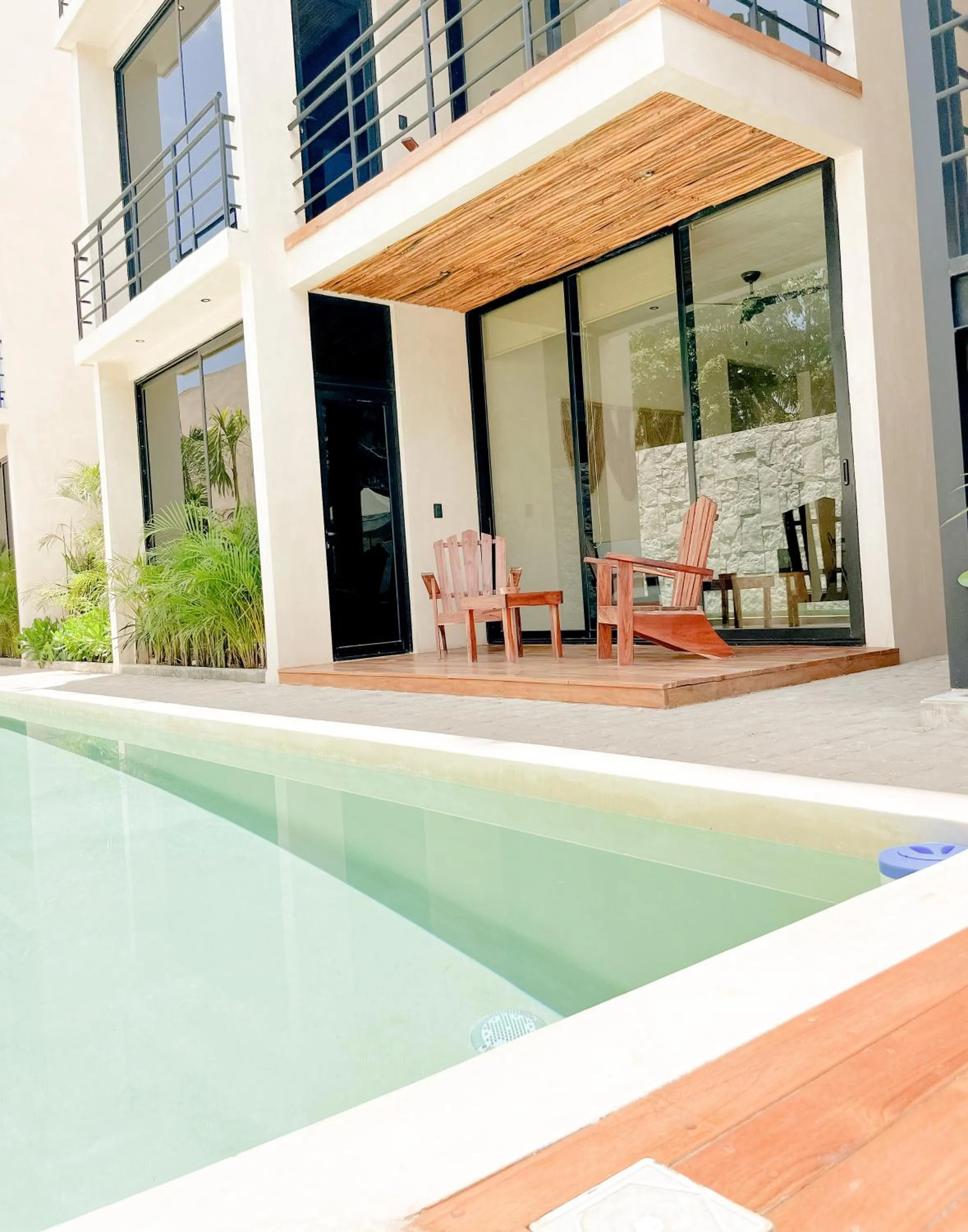 Swimming pool in La Veleta luxury condos