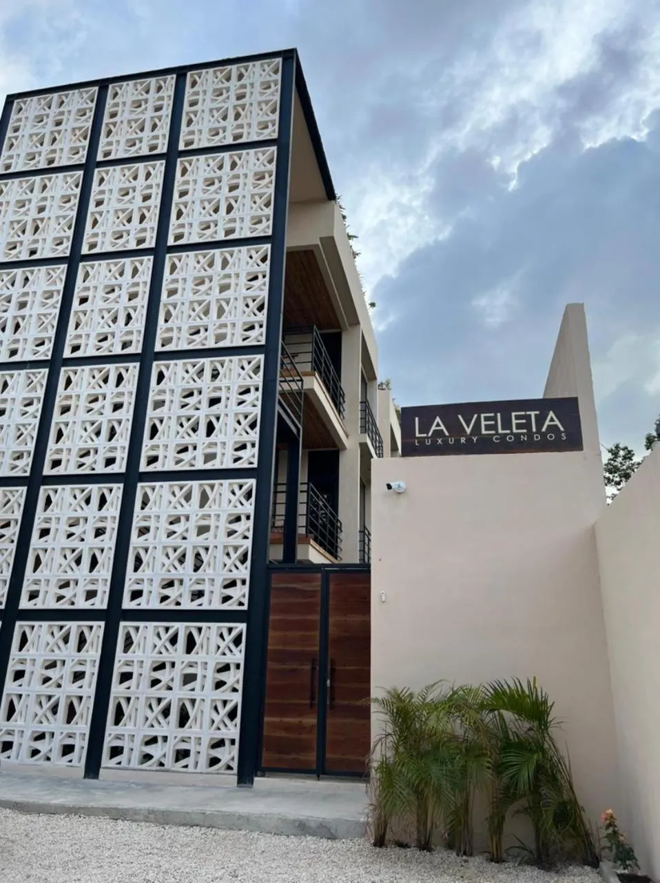 Facade/entrance in La Veleta luxury condos