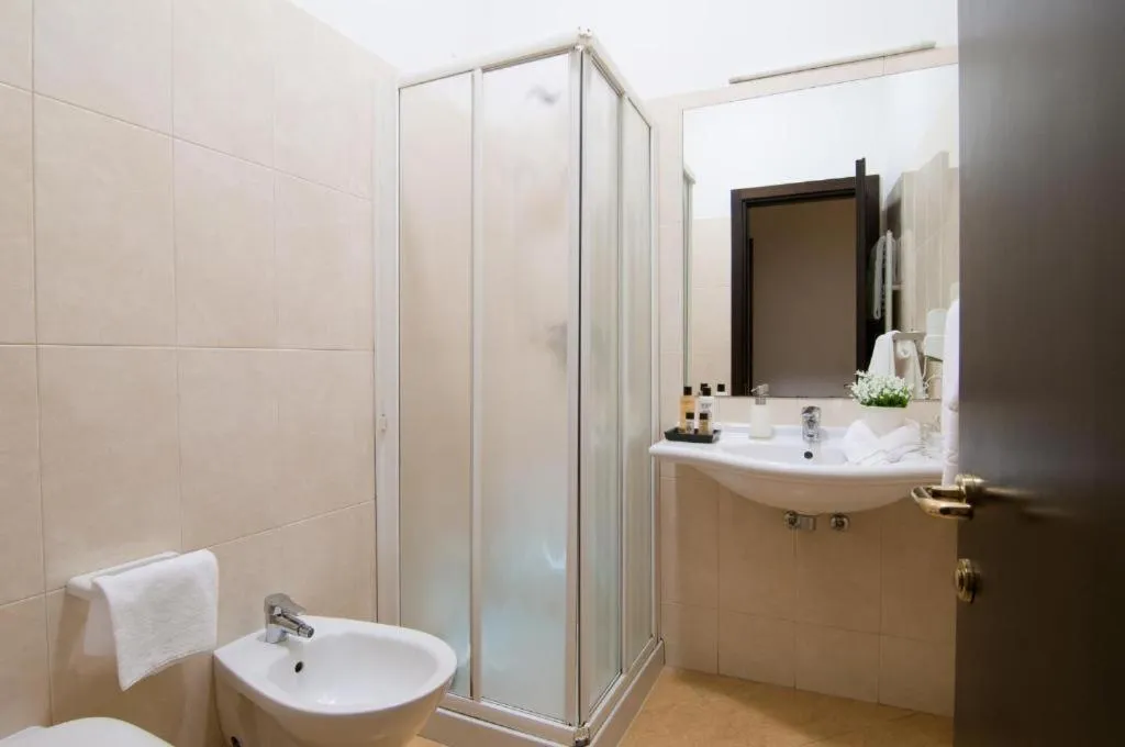 Bathroom in Hotel Cardinal of Florence - recommended for ages 25 to 55