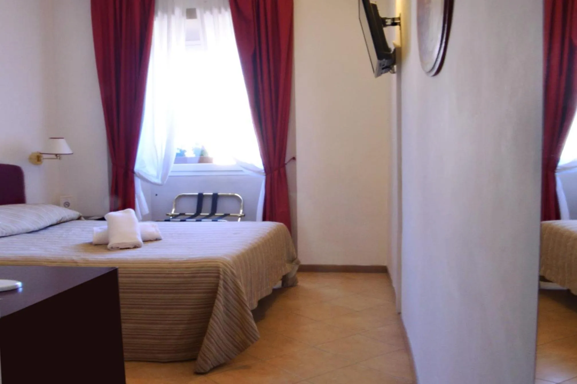 Bedroom, Bed in Hotel Cardinal of Florence - recommended for ages 25 to 55