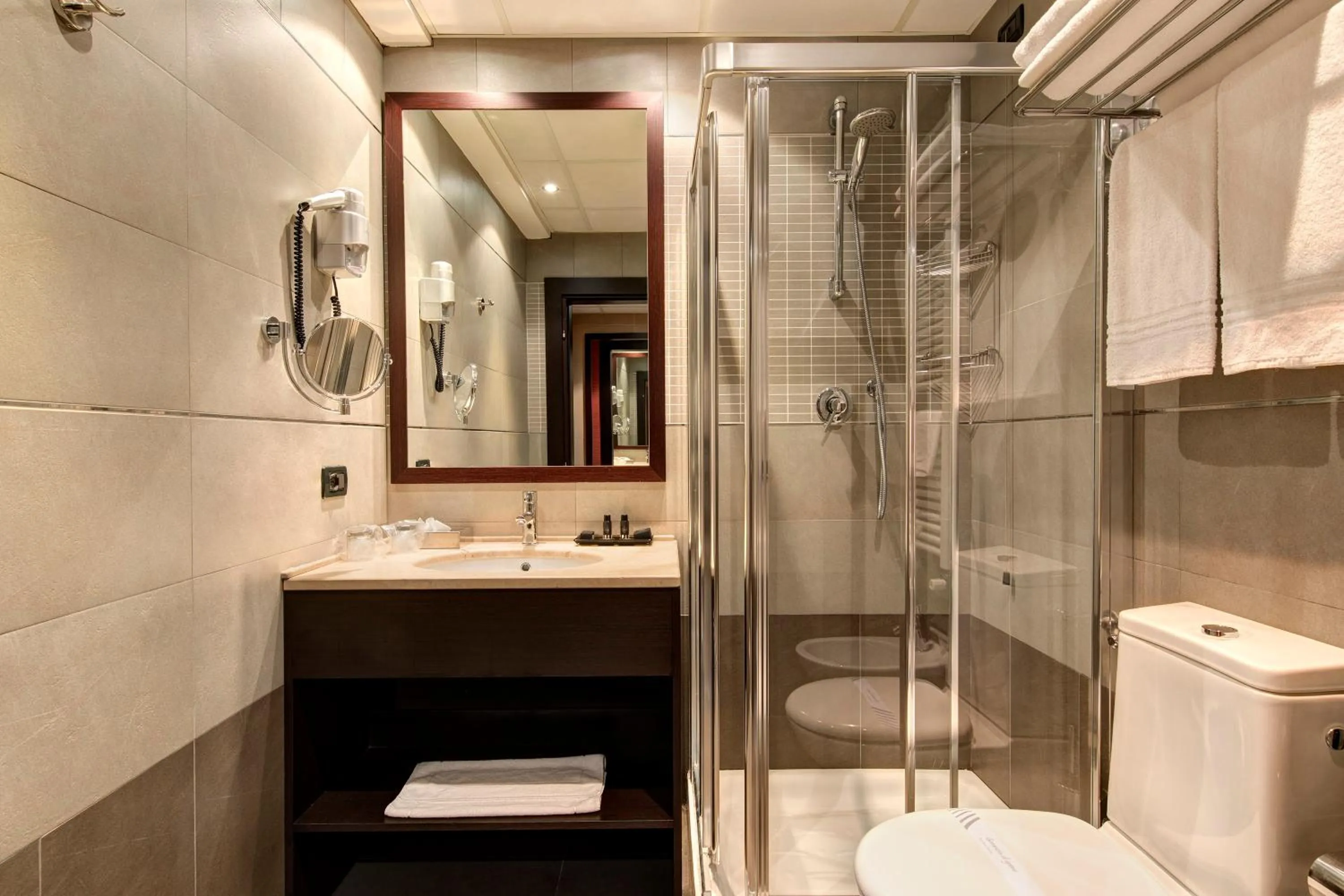 Shower in Best Western Gorizia Palace