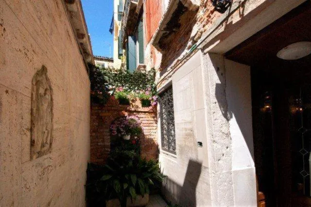 Facade/entrance in Residenza Hotel San Maurizio