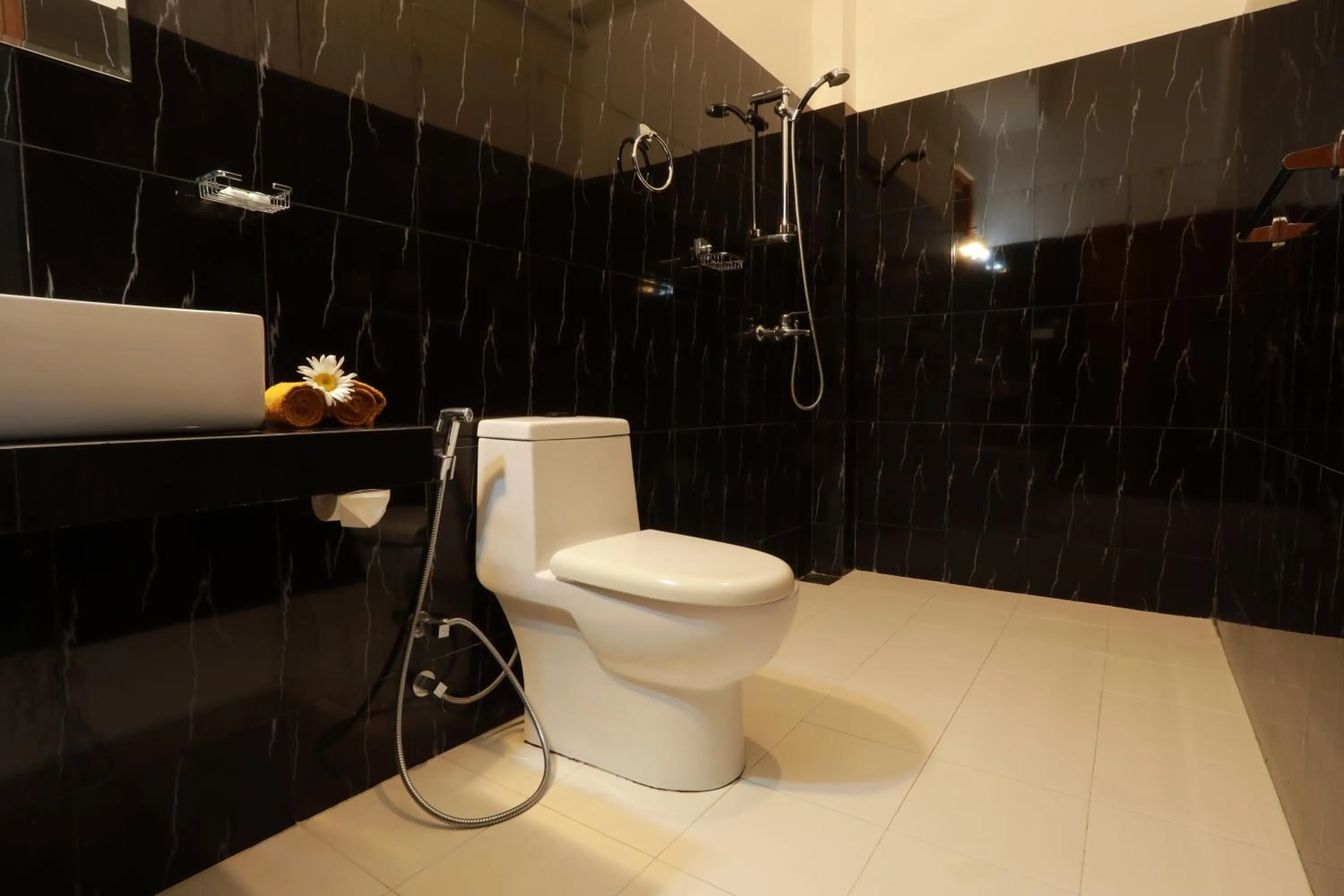 Bathroom in Hotel Bay Watch Unawatuna