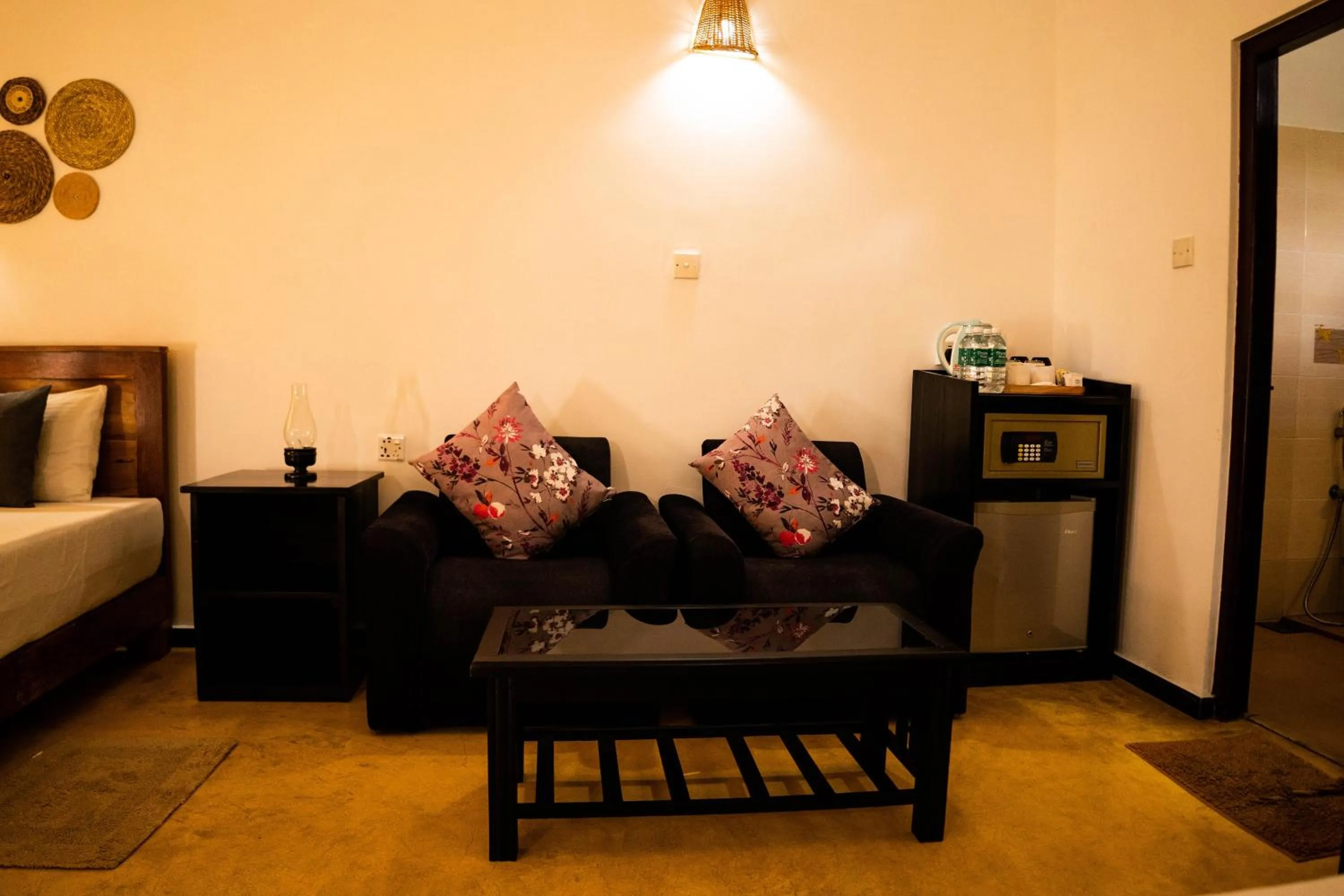 Coffee/tea facilities, Bed in Hotel Bay Watch Unawatuna