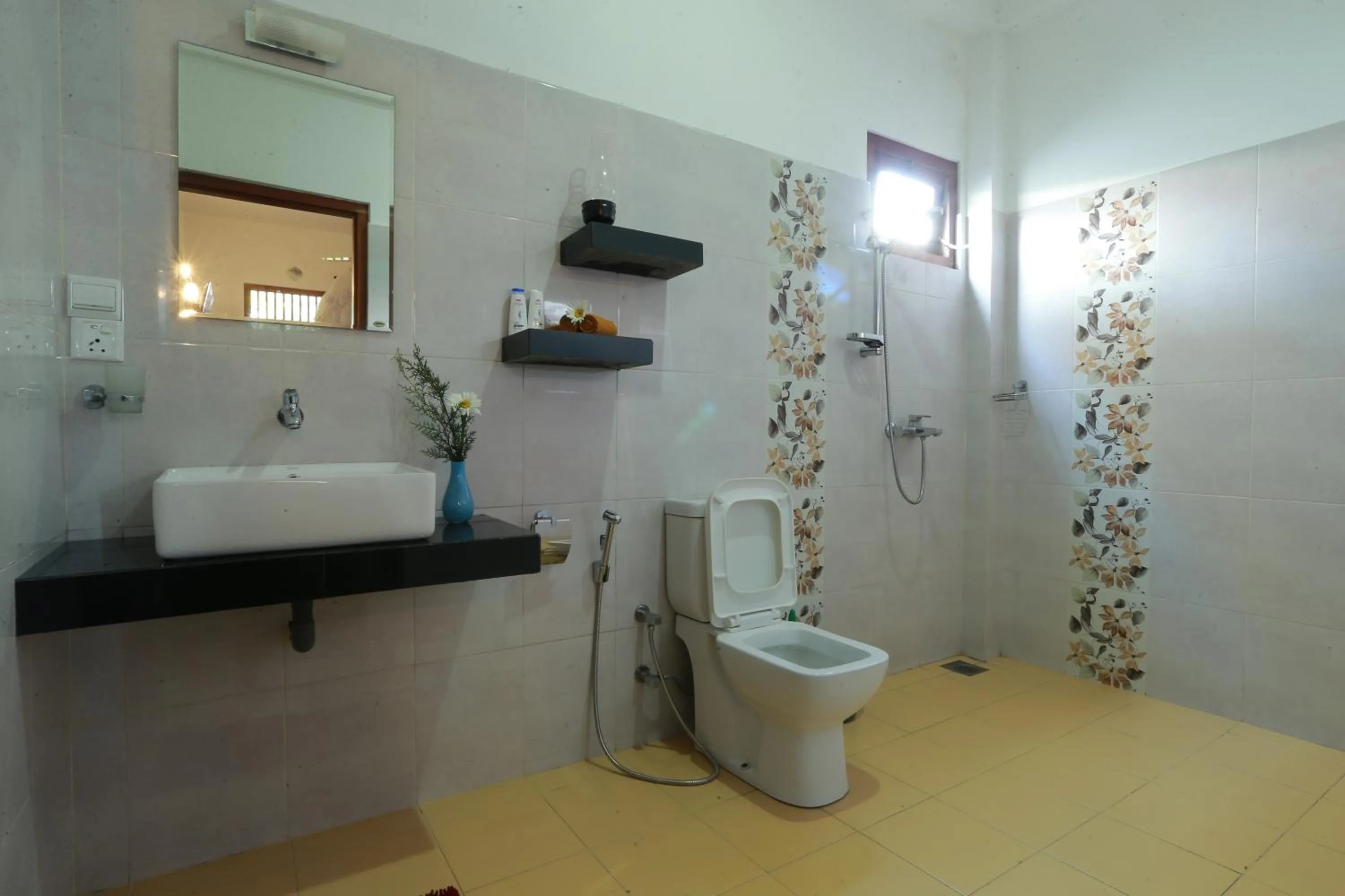 Bathroom in Hotel Bay Watch Unawatuna