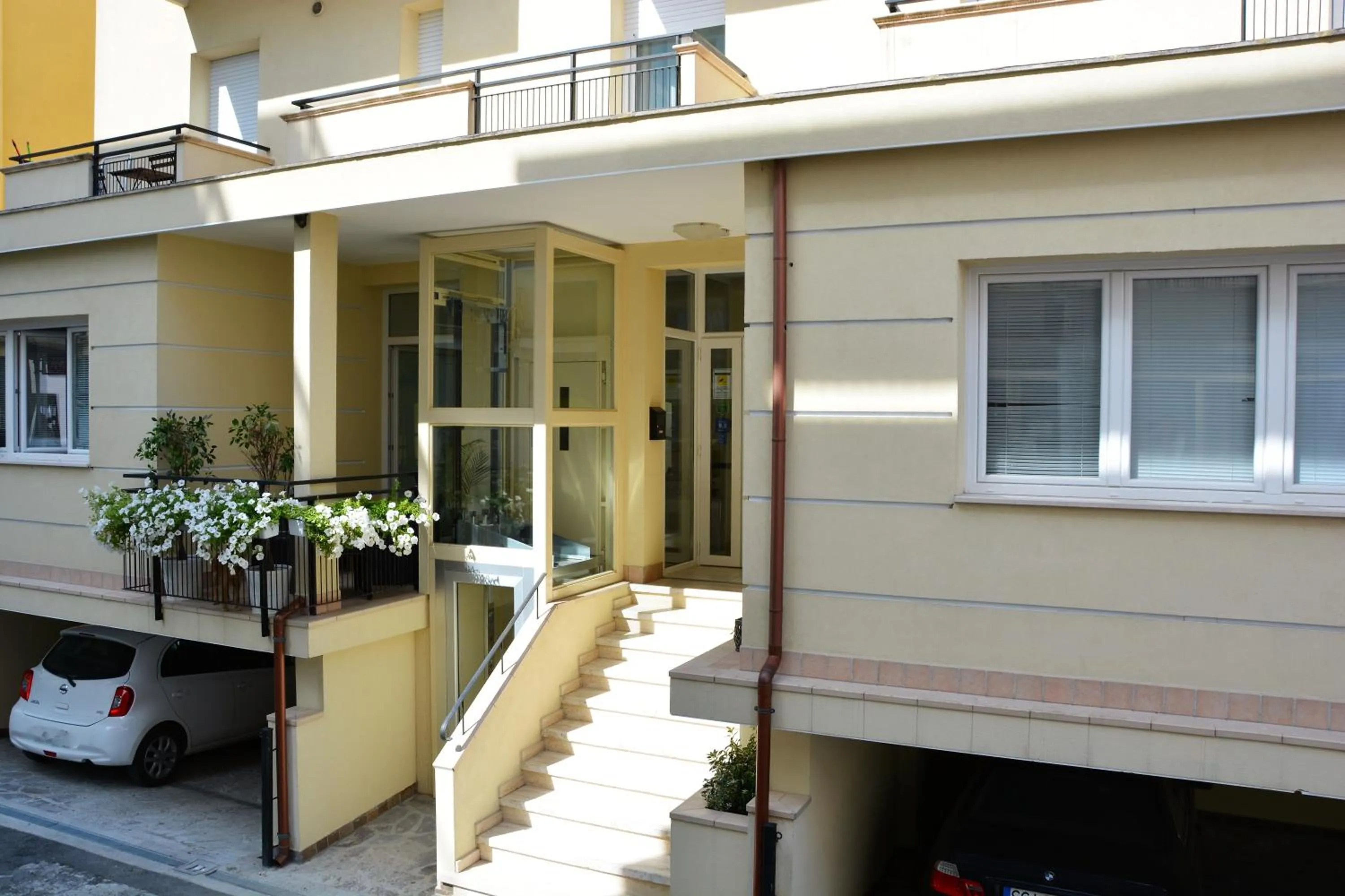 Facade/entrance in Green Residence