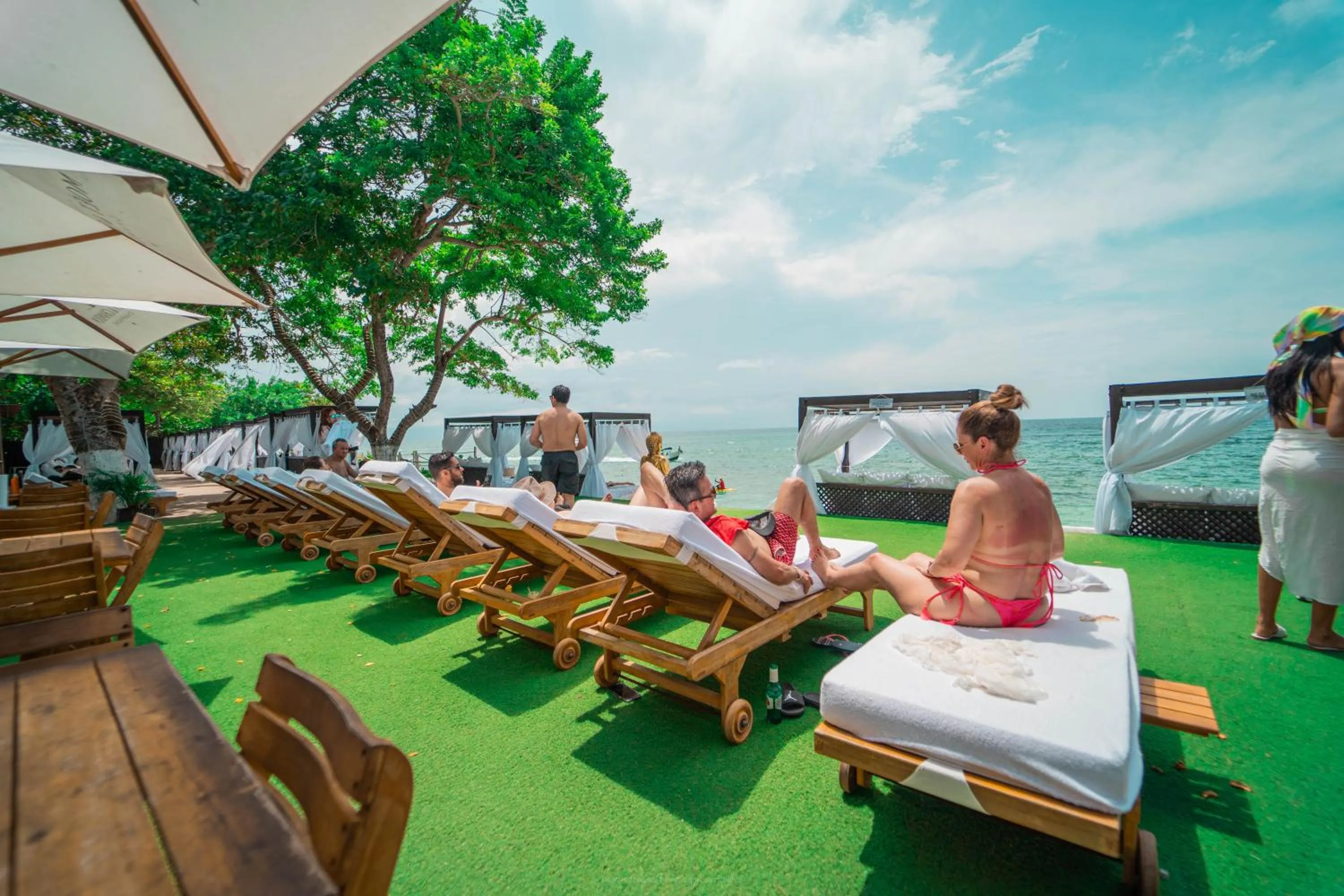 Communal lounge/ TV room in Bora Bora Beach Club Cartagena