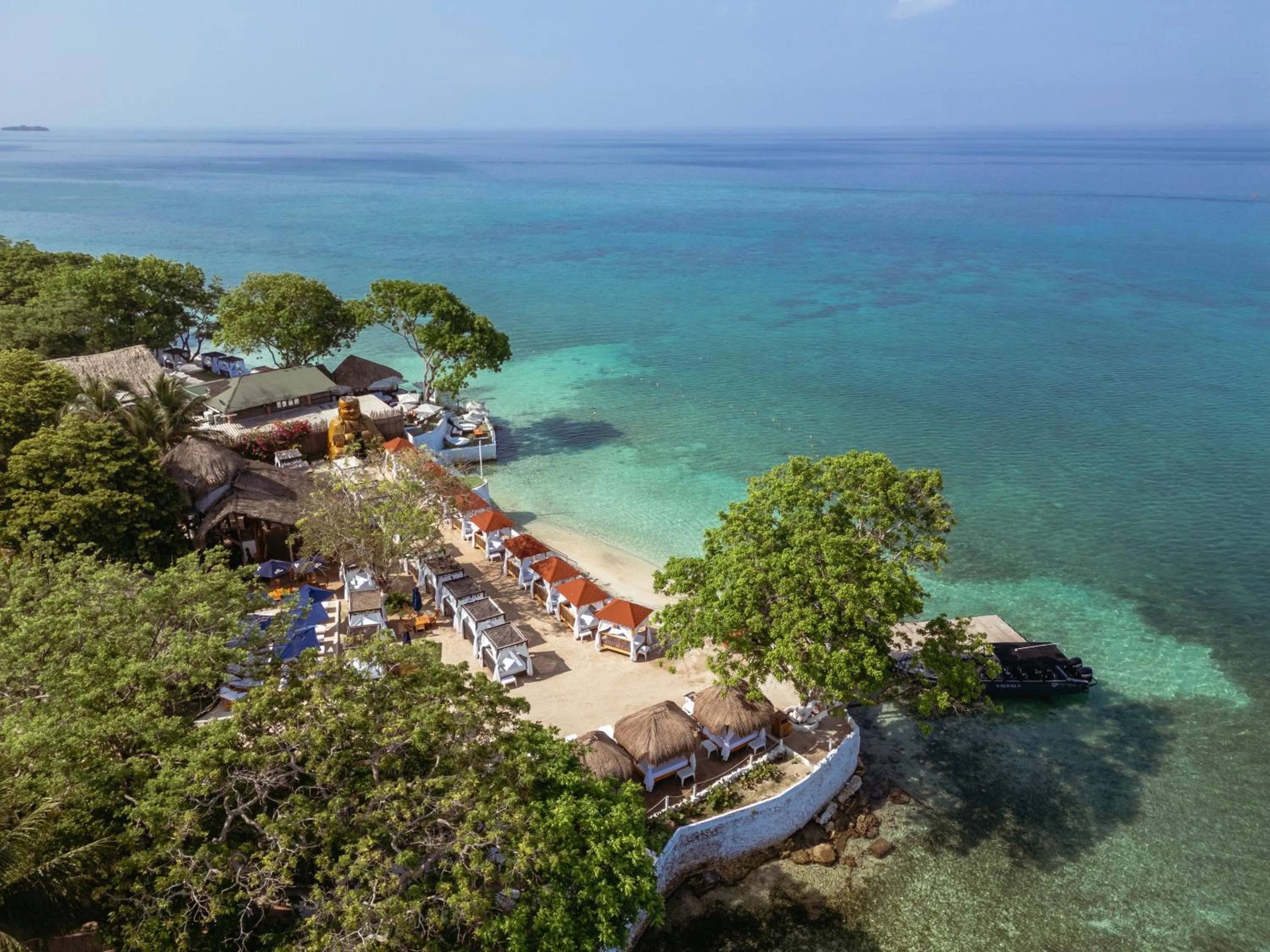 Property building in Bora Bora Beach Club Cartagena