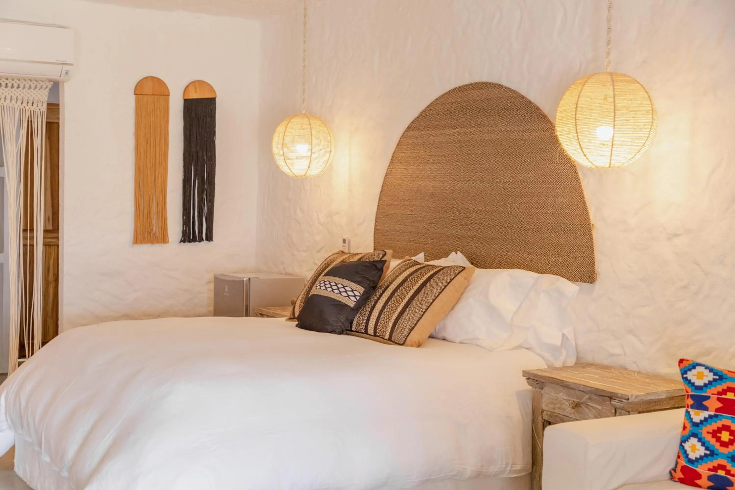 Photo of the whole room, Bed in Bora Bora Beach Club Cartagena