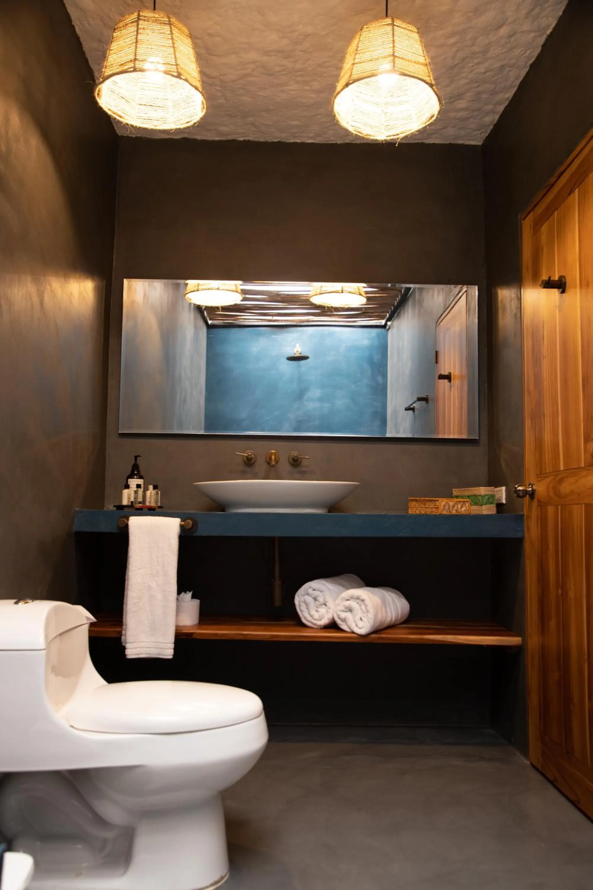 Shower in Bora Bora Beach Club Cartagena