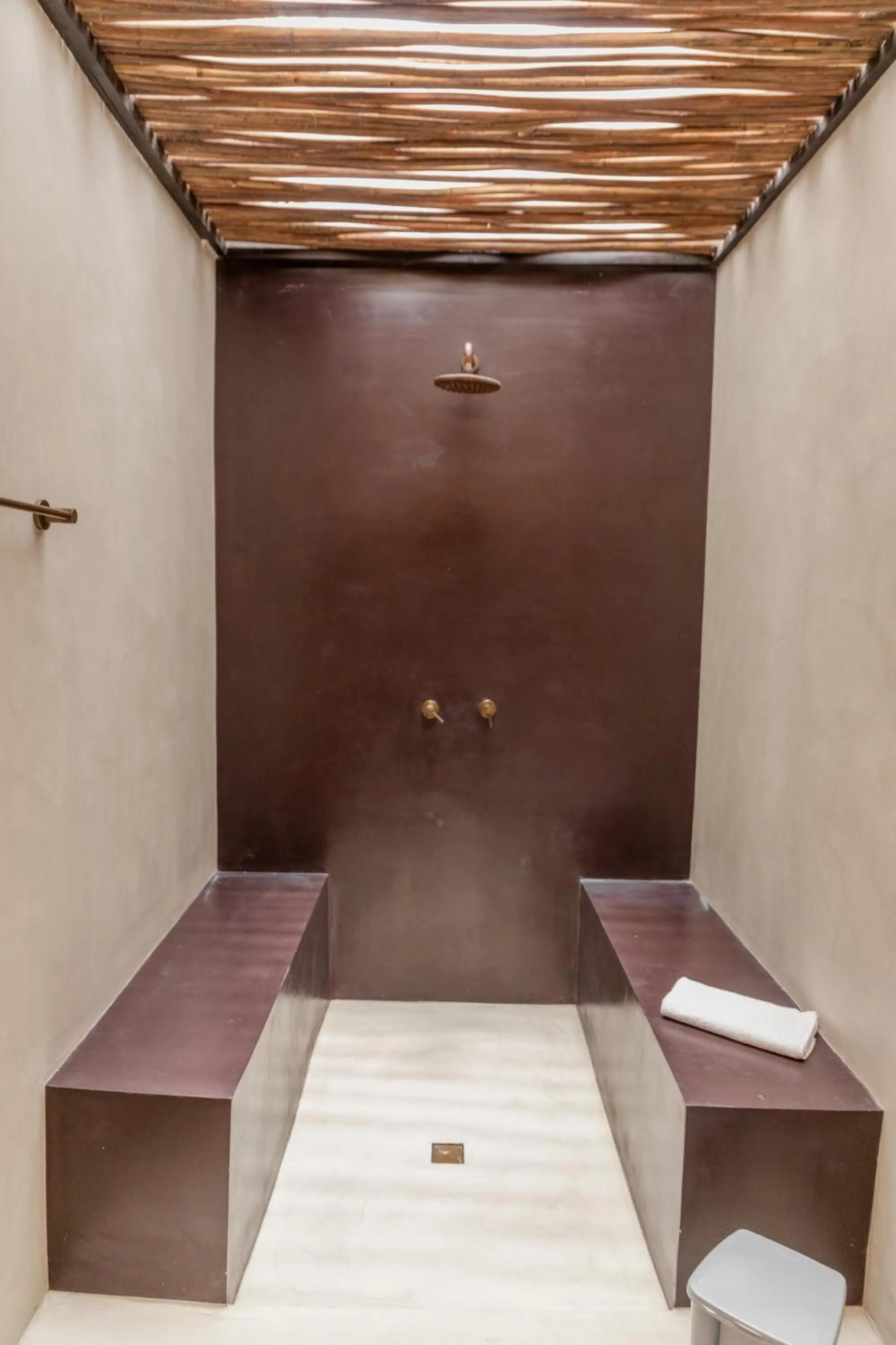 Shower in Bora Bora Beach Club Cartagena