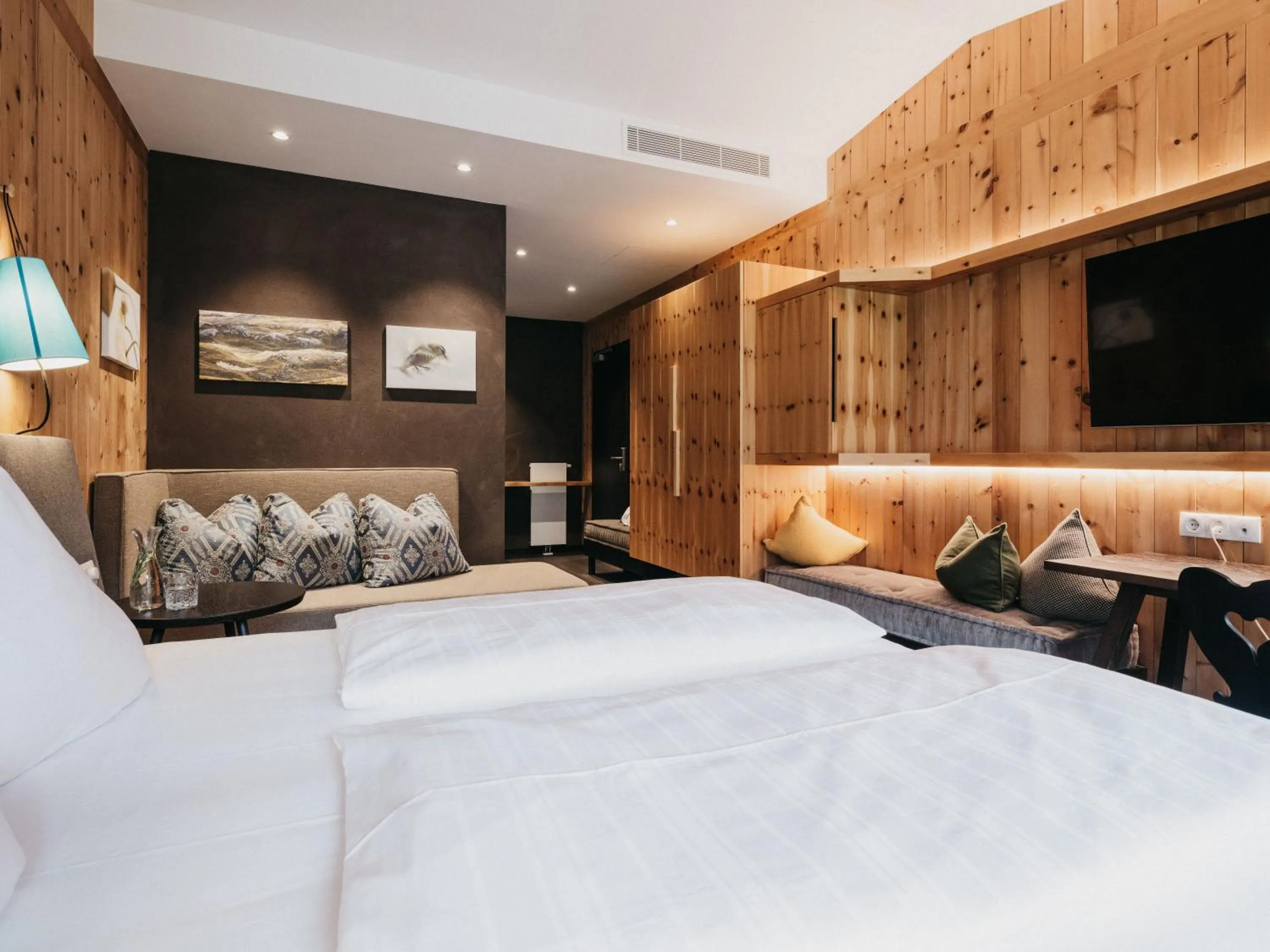 Property building, Bed in Hotel Rudolf