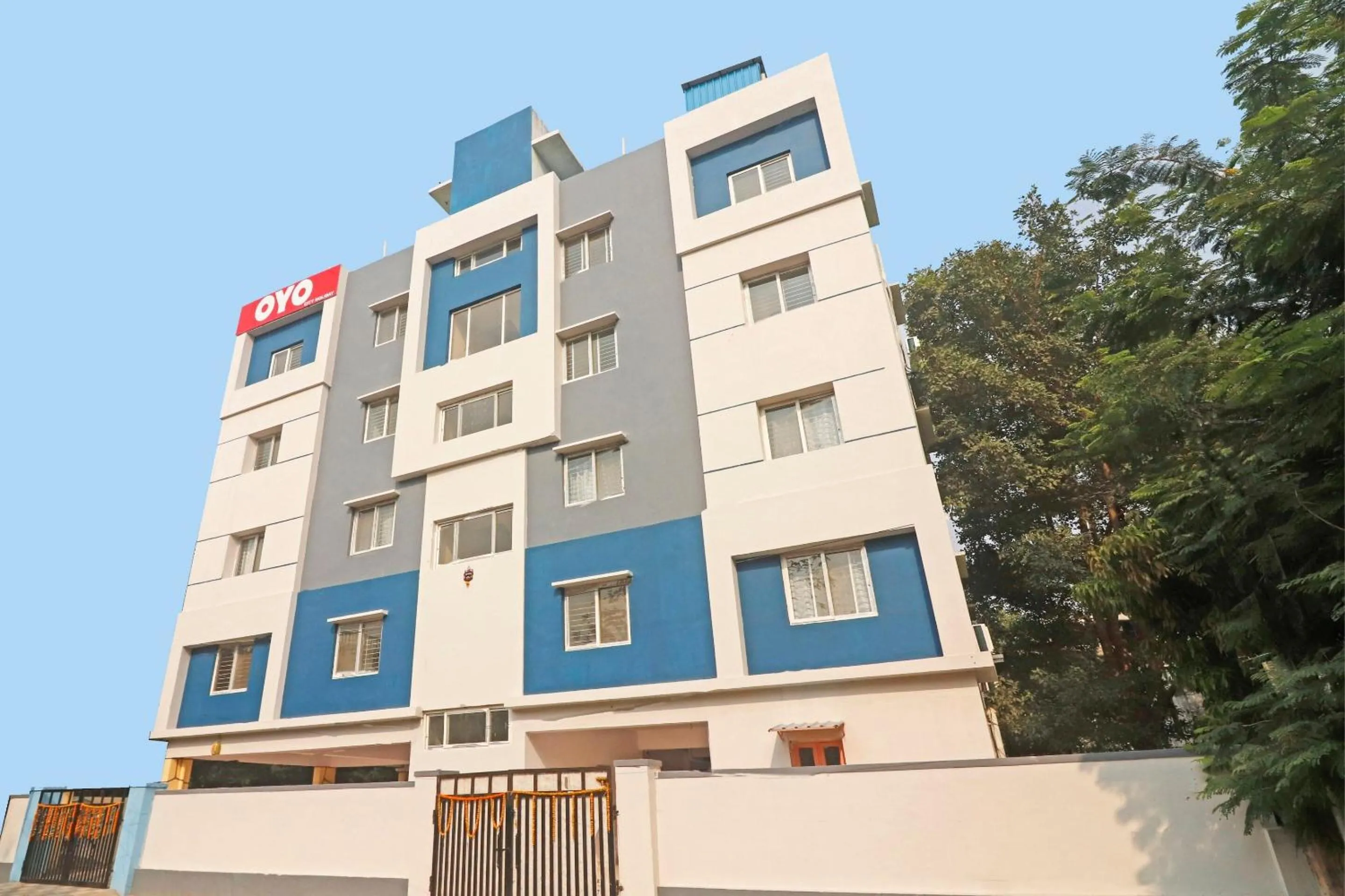 Facade/entrance in Hotel O City Holiday