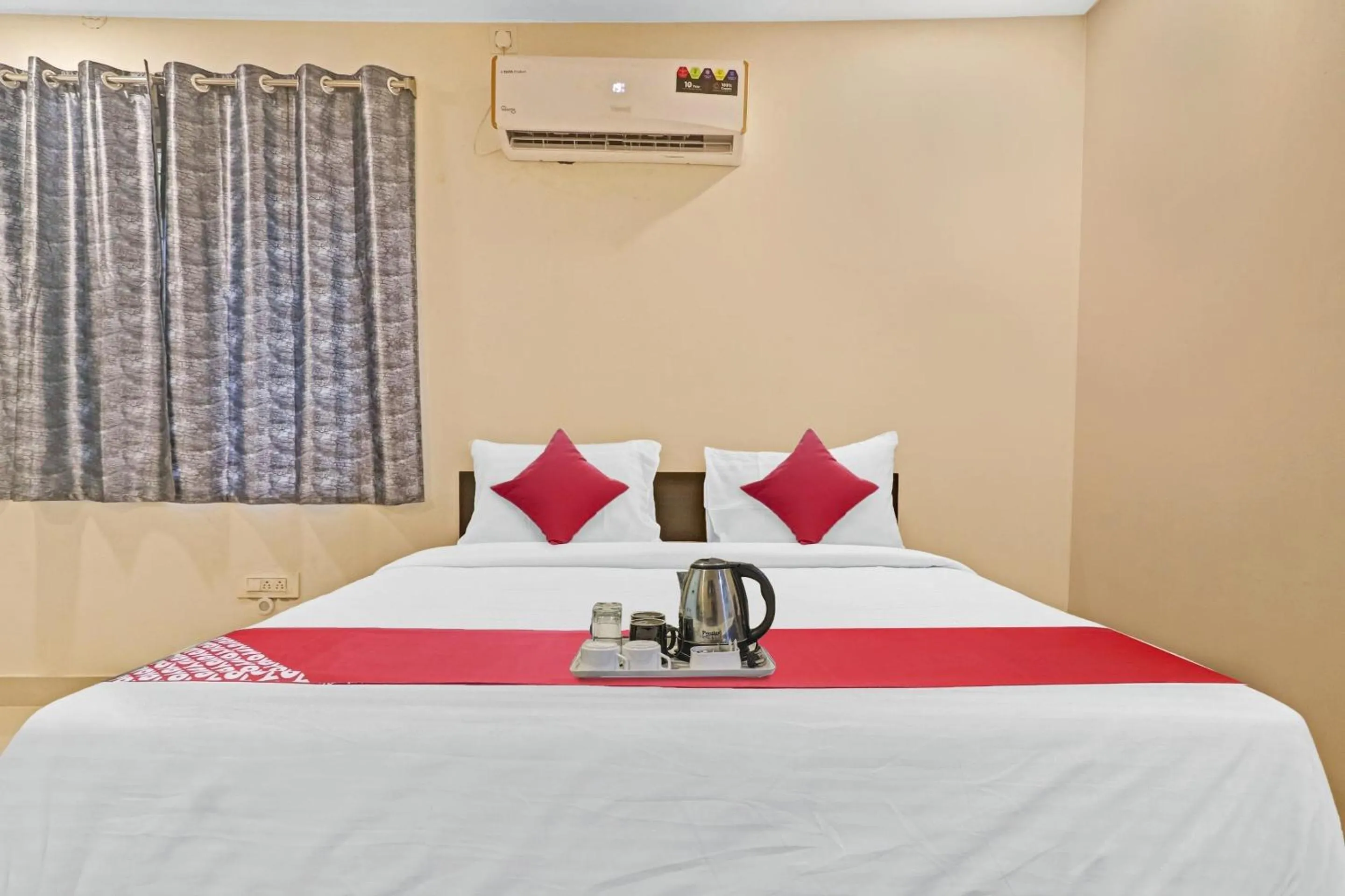 Bedroom, Bed in Hotel O City Holiday