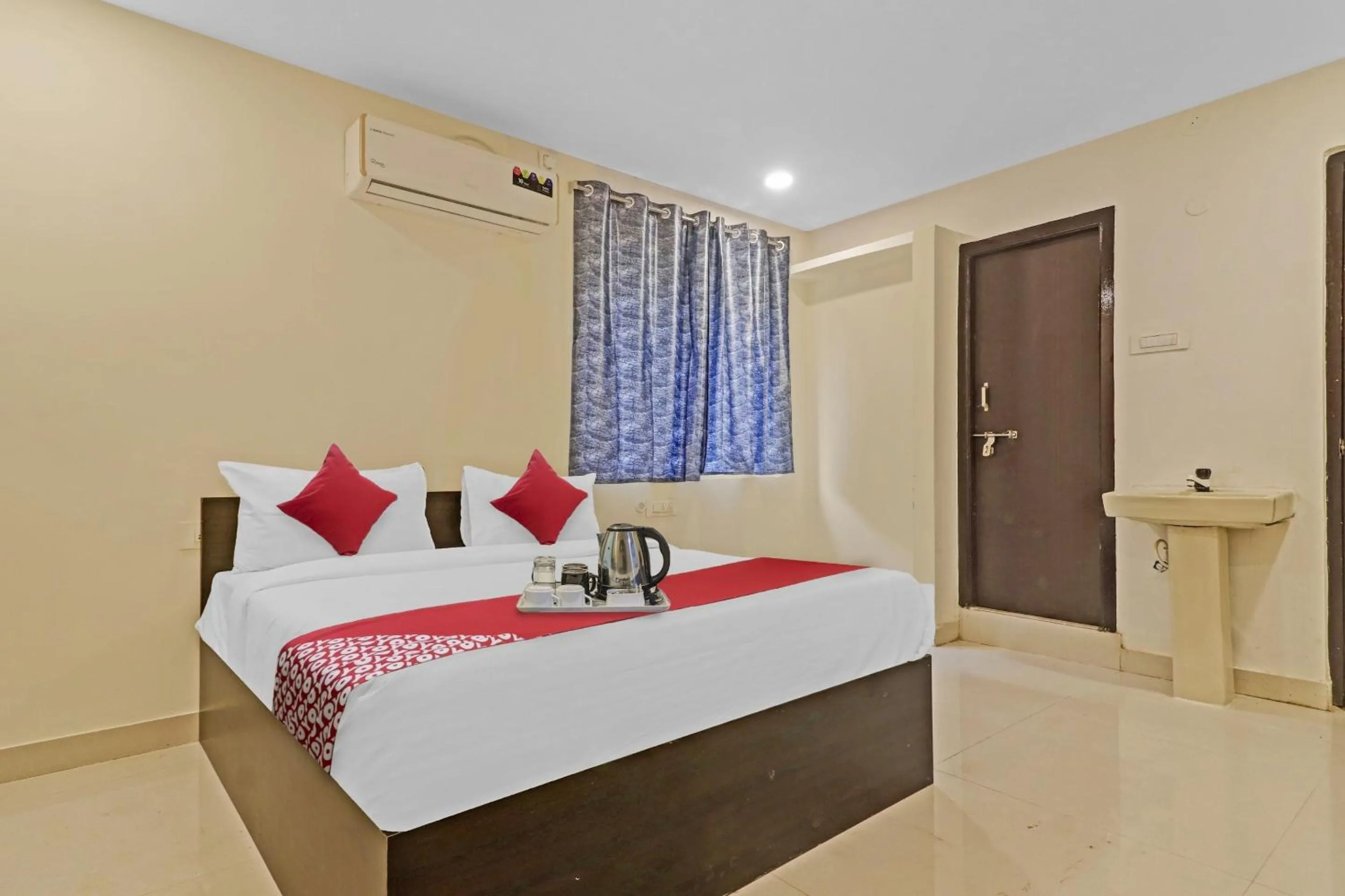 Bedroom, Bed in Hotel O City Holiday