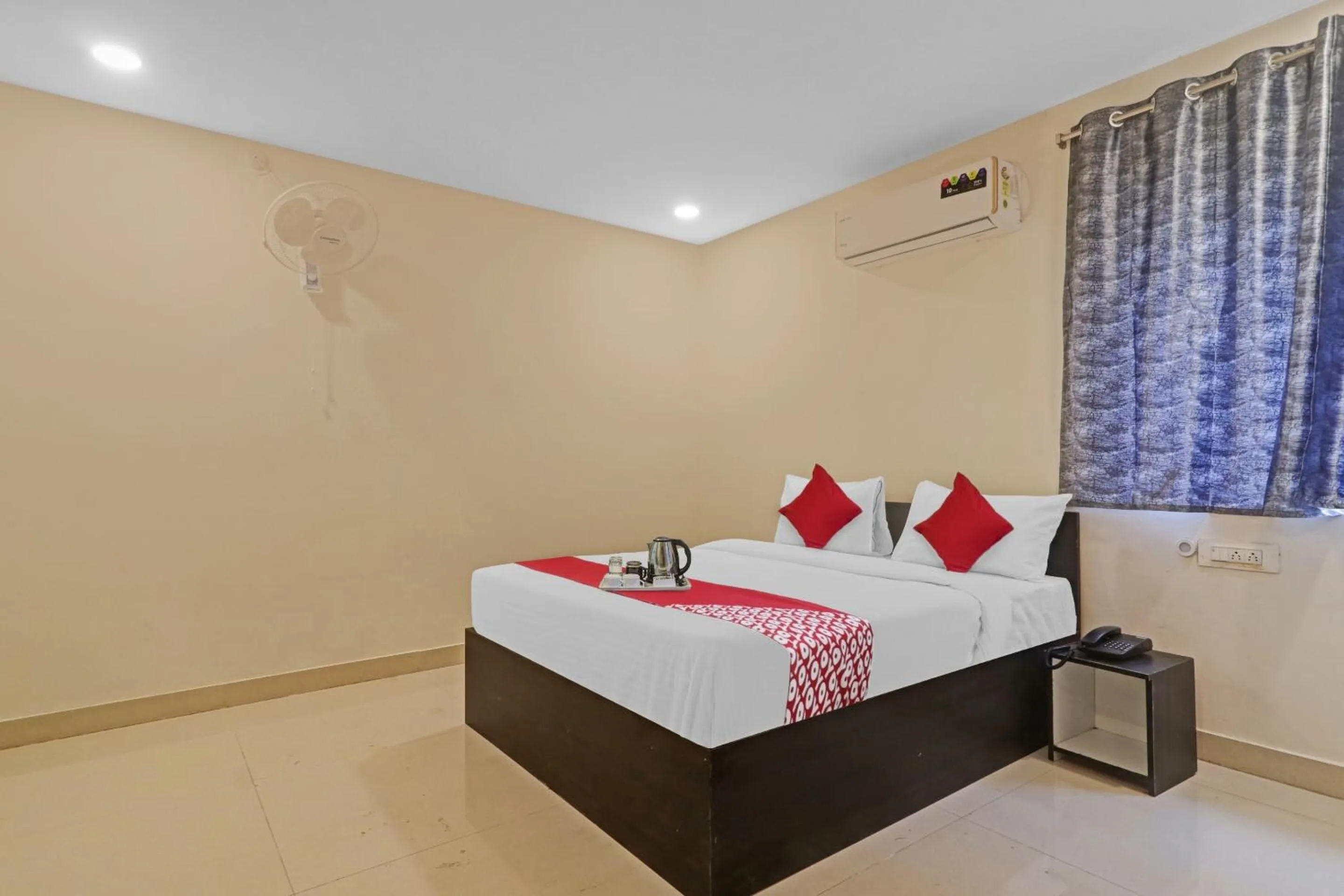 Bedroom, Bed in Hotel O City Holiday