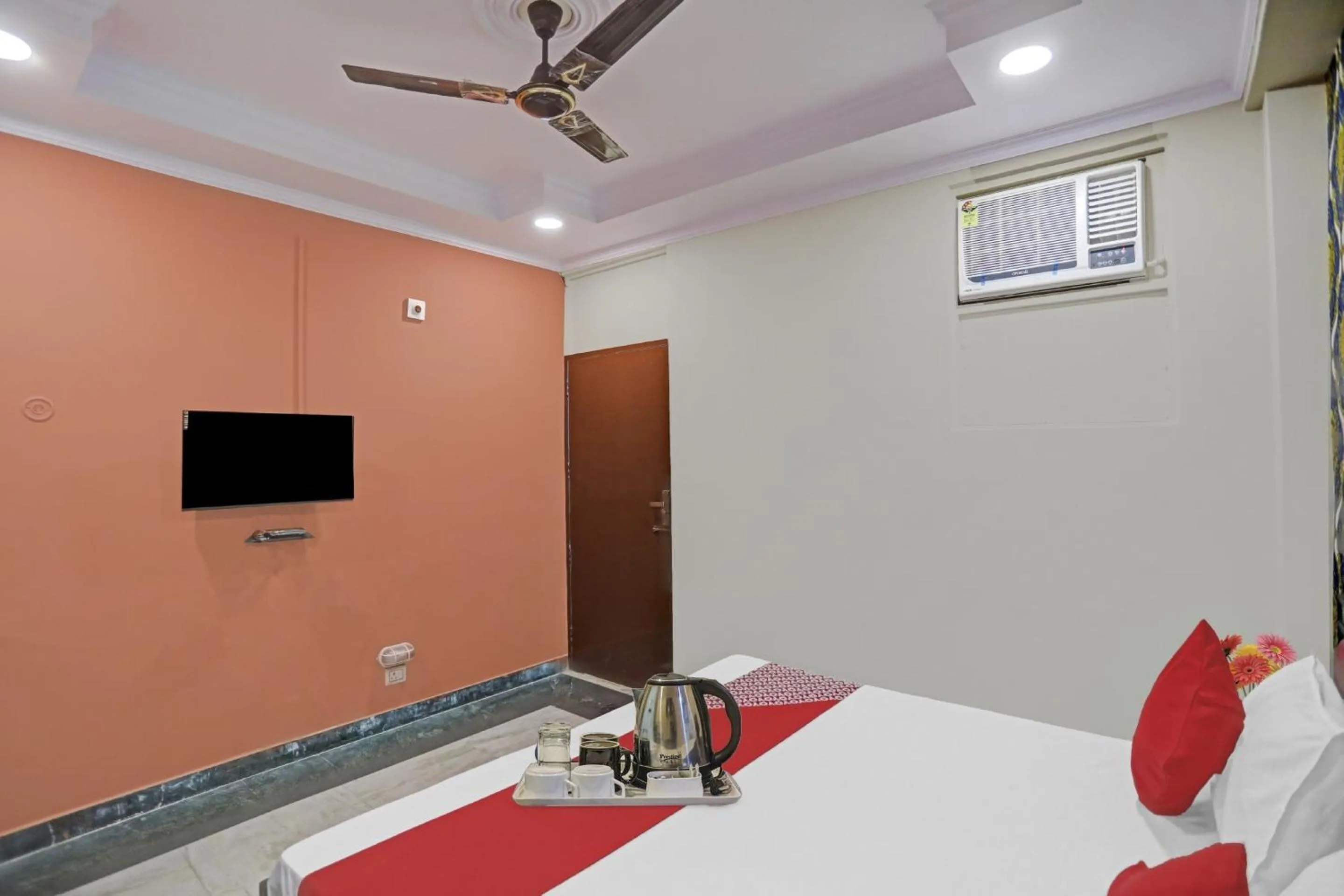 Bedroom, Bed in Hotel O Metro Inn