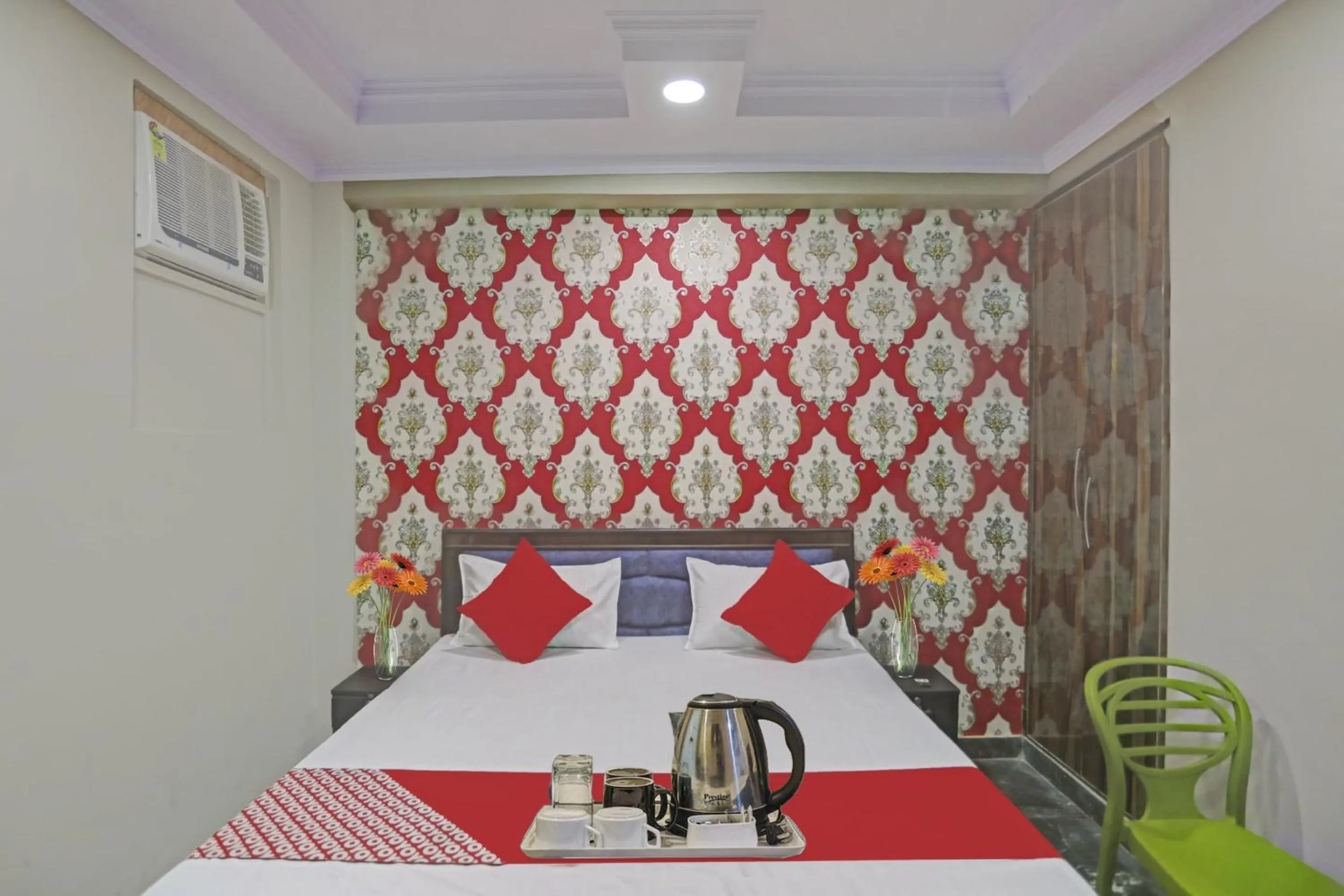 Bedroom, Bed in Hotel O Metro Inn