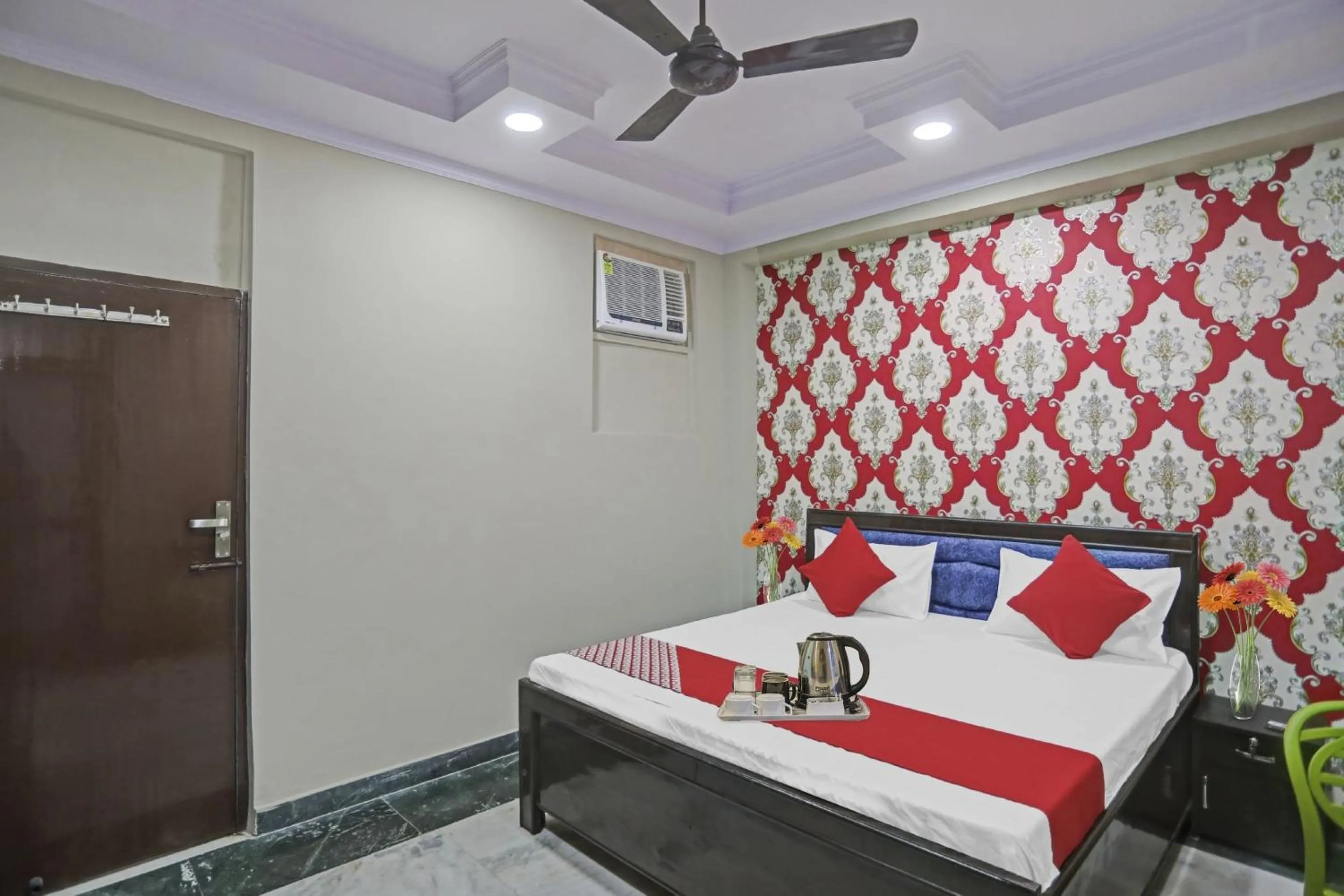 Bedroom, Bed in Super Hotel O Metro Inn Near Worlds Of Wonder