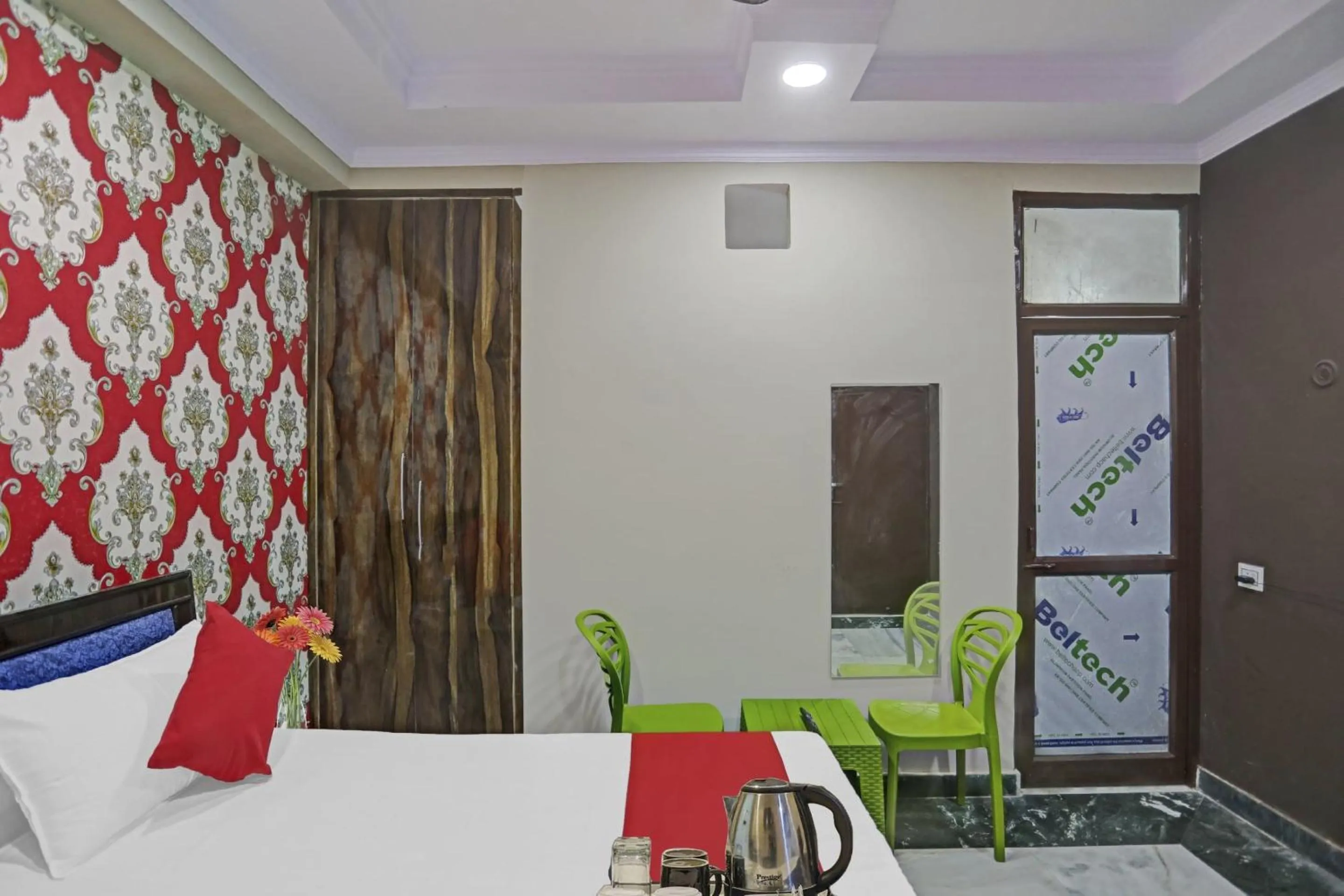 Bedroom, Bed in Hotel O Metro Inn