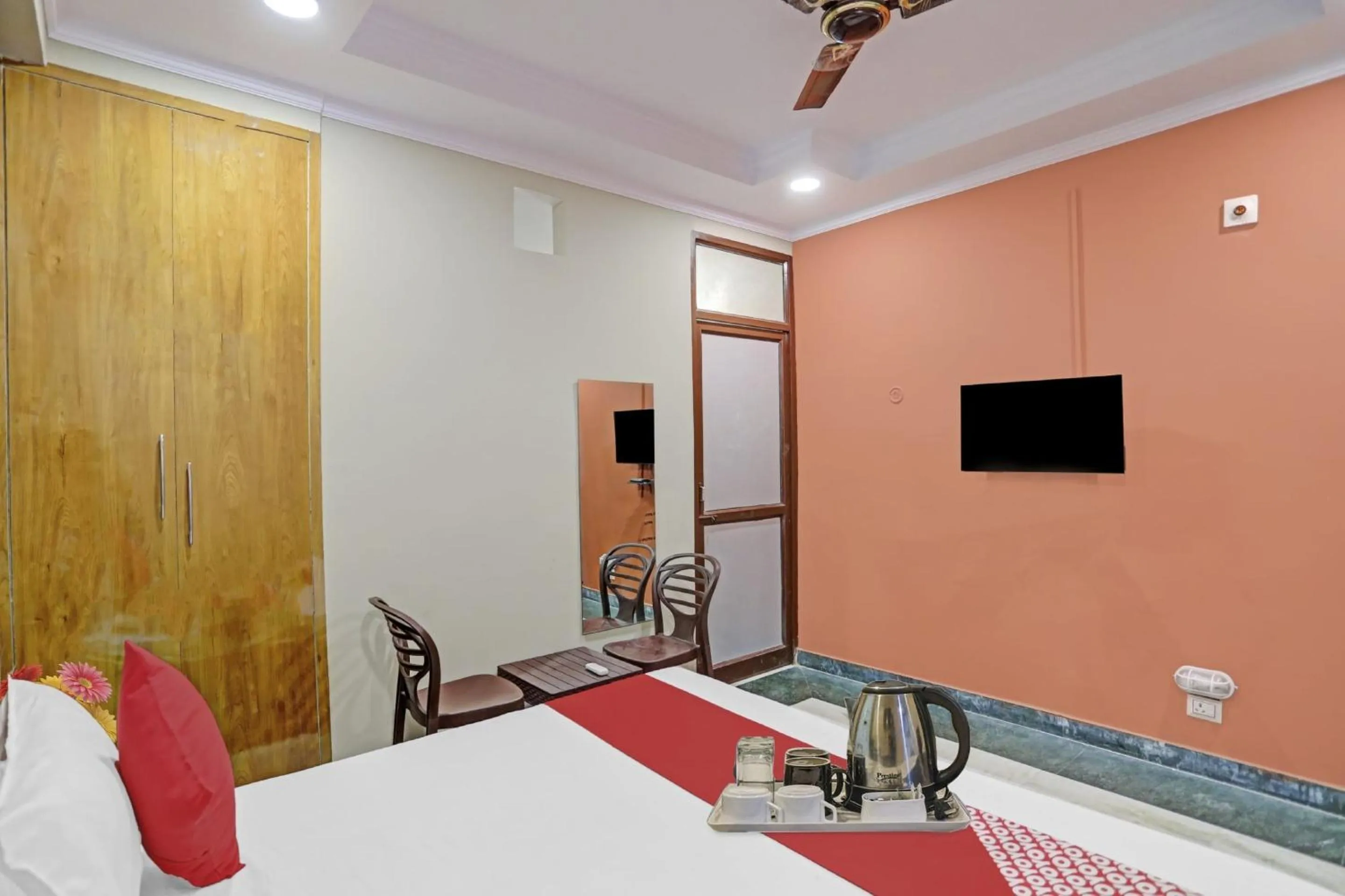 Bedroom, Bed in Hotel O Metro Inn