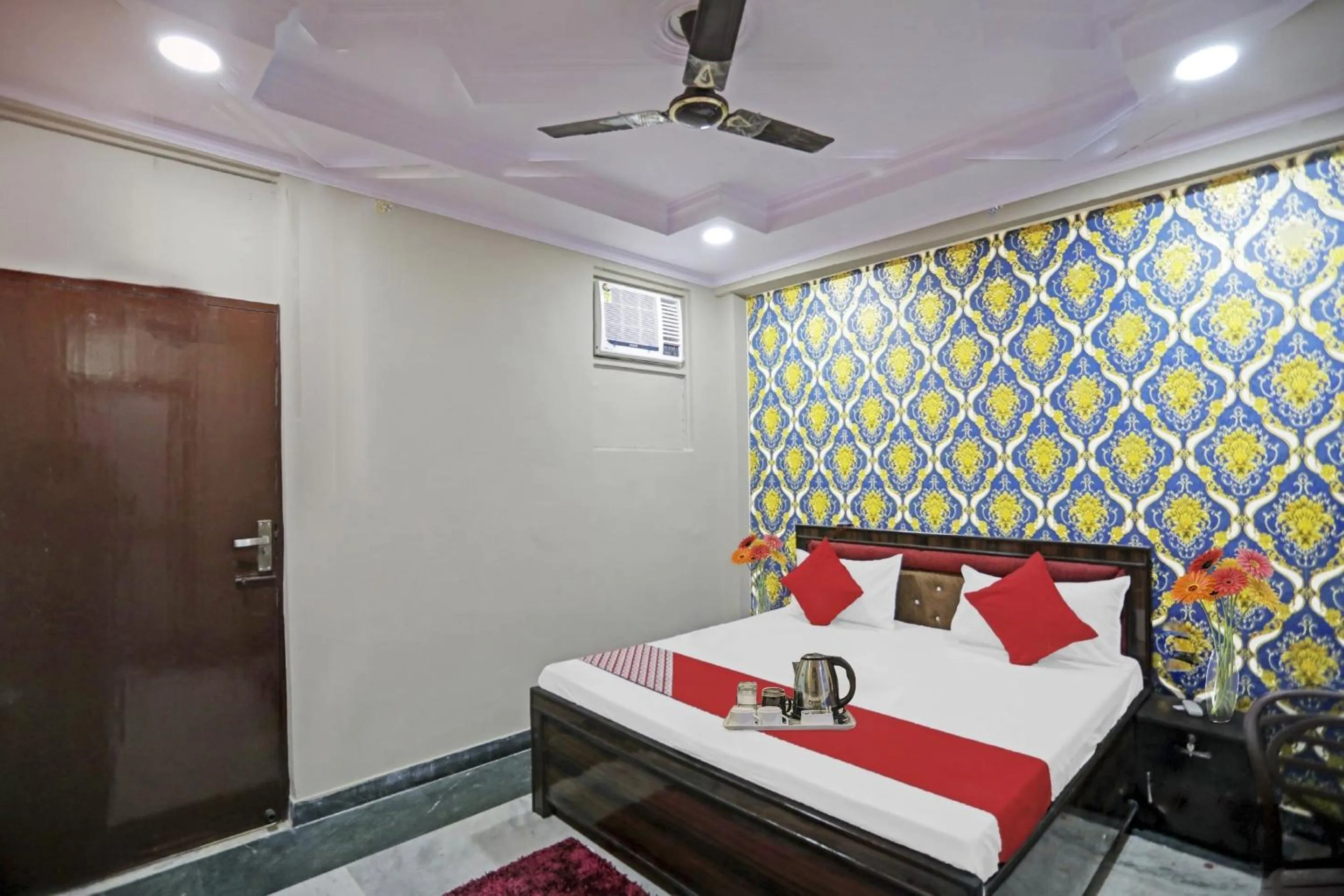 Bedroom, Bed in Super Hotel O Metro Inn Near Worlds Of Wonder