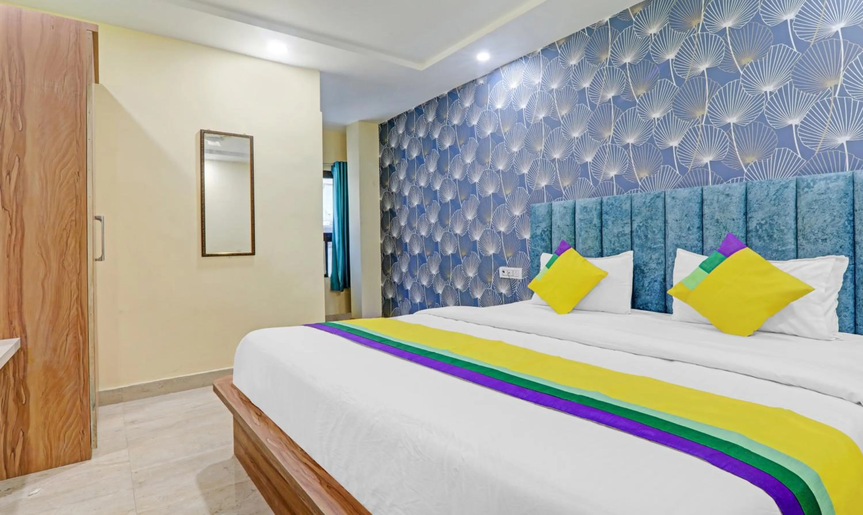 Bed in Itsy Hotels Royal Galaxy - 3 km From Sangam