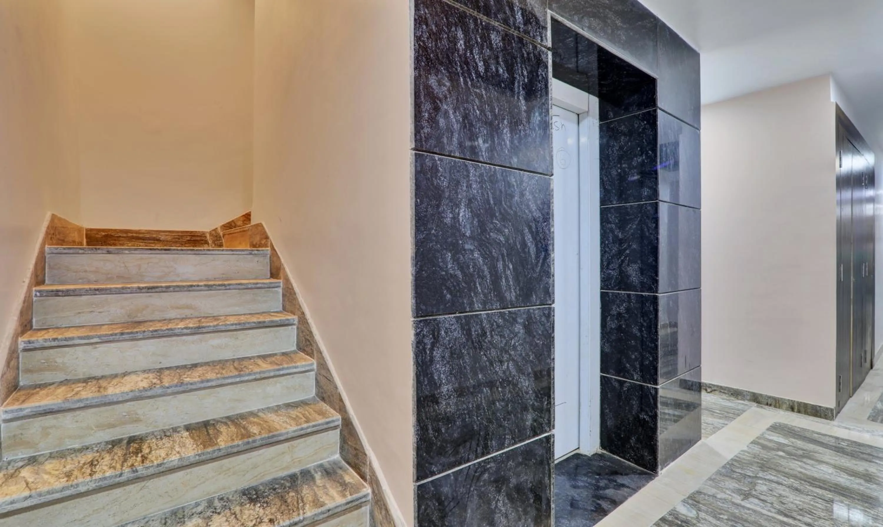 Itsy Hotels Royal Galaxy - 3 km From Sangam